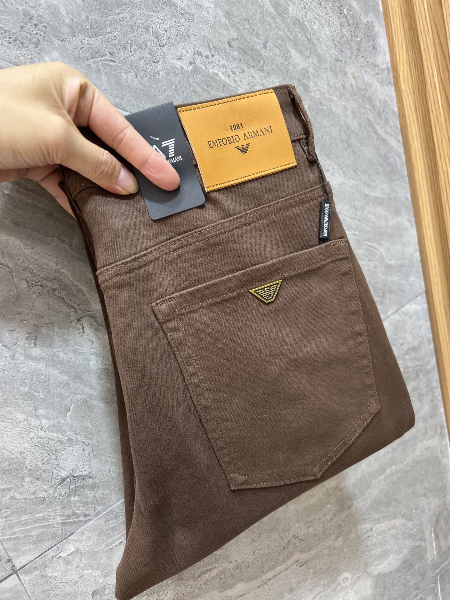 NO:539899,Armani/Armani 2025 autumn and winter new products, complete three standards, jeans, good products, don't need to be introduced too much, look at the details, counter number 29-38 / 140 upper body 32,,armani,armani,jeans,alexander wang19860909Armani/阿玛尼 2025秋冬新品 三标齐全 牛仔裤 好货不用过多介绍 看细节 专柜码数29-38 /140上身32码,,armani,armani,jeans,alexander wang,Men's clothing