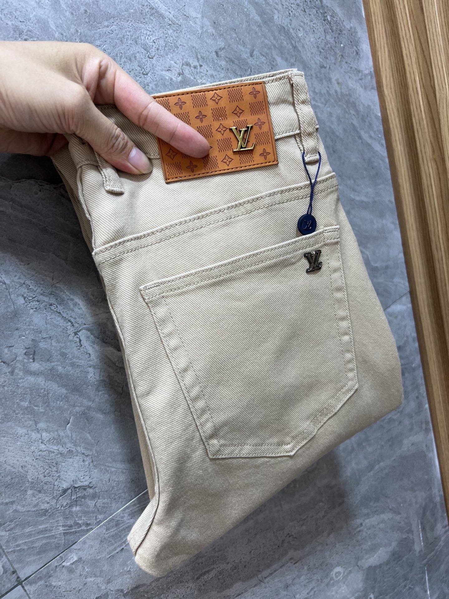 NO:539915,LV/Louis Vuitton 2025 autumn and winter new products, complete three standards, jeans, good products, don't need to be introduced too much, look at the details, counter number 29-38 / 140 upper body 32,,louis vuitton,louis vuitton,jeans,alexander wang19860909LV/路易威登 2025秋冬新品 三标齐全 牛仔裤 好货不用过多介绍 看细节 专柜码数29-38 /140上身32码,,louis vuitton,louis vuitton,jeans,alexander wang,Men's clothing