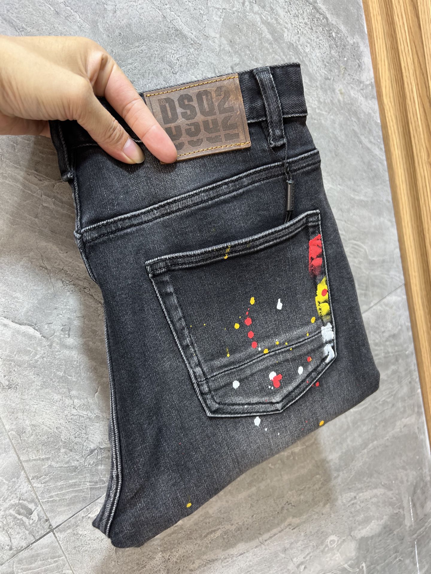 NO:539917,DQ2 2025 autumn and winter new products, complete three standards, jeans, good products, don't need to be introduced too much, look at the details, counter number 29-38 / 140 upper body 32, jeans, alexander wang19860909DQ2 2025秋冬新品 三标齐全 牛仔裤 好货不用过多介绍 看细节 专柜码数29-38 /140上身32码,,jeans,alexander wang,Men's clothing