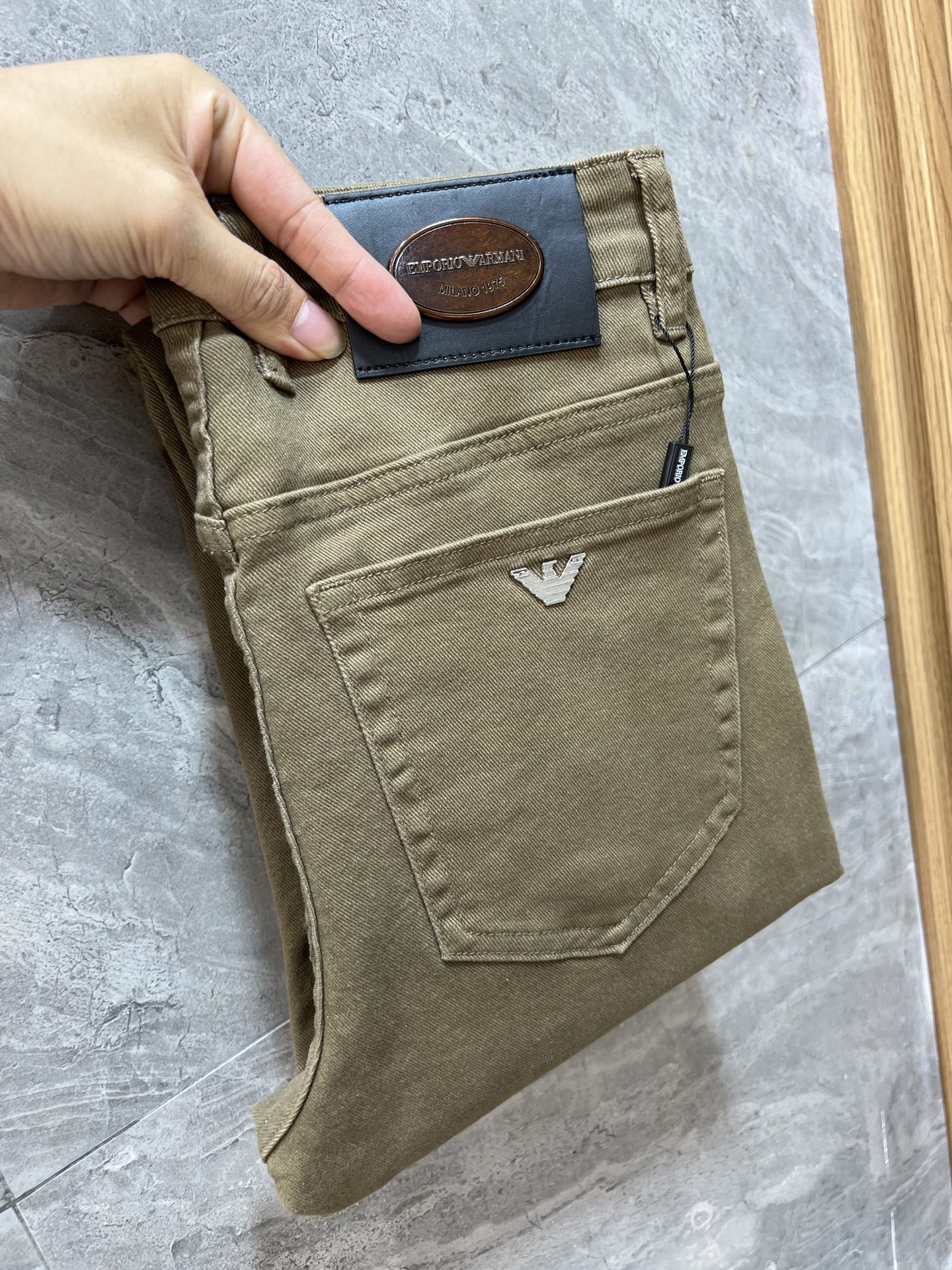 NO:539921,Armani/Armani 2025 autumn and winter new products, complete three standards, jeans, good products, don't need to be introduced too much, look at the details, counter number 29-38 / 140 upper body 32,,armani,armani,jeans,alexander wang19860909Armani/阿玛尼 2025秋冬新品 三标齐全 牛仔裤 好货不用过多介绍 看细节 专柜码数29-38 /140上身32码,,armani,armani,jeans,alexander wang,Men's clothing
