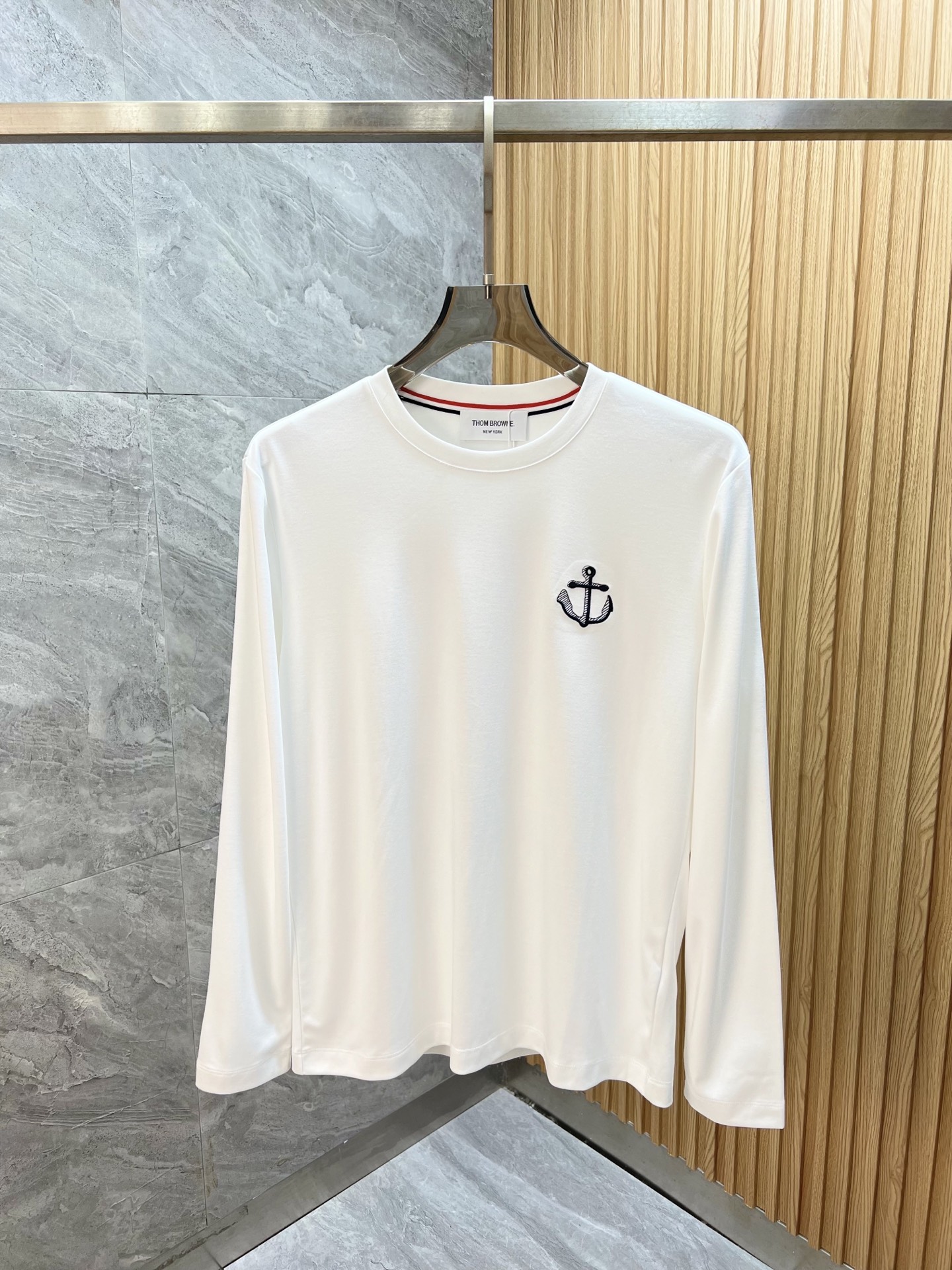 NO:539916,TB 2025 Autumn and Winter New Products are available, complete with three standards, round neck long-sleeved base shirt, no need to introduce too much good products, look at the details, counter number M-XXXL / Suggestions L,,alexander wang19860909TB 2025年秋冬新品上新 三标齐全 圆领长袖打底衫 好货不用过多介绍 看细节 专柜码数M-XXXL /建议L,,alexander wang,Men's clothing