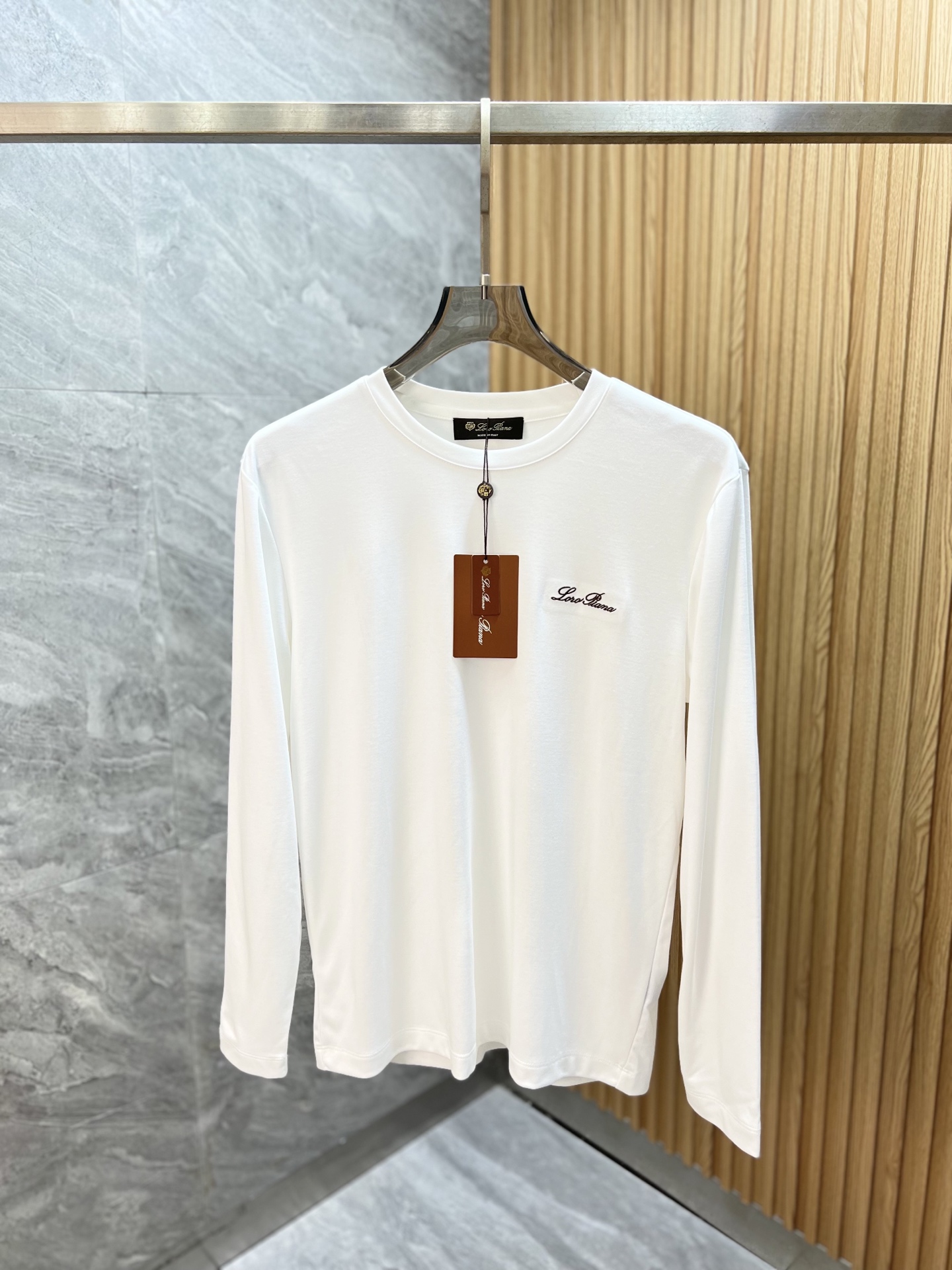 NO:539918,LP New products for Autumn and Winter Years are available, complete with three standards, round neck long-sleeved base shirt, no need to introduce the good products too much, look at the details, counter number M-XXXL / Suggestions L,,loro piana,alexander wang19860909LP 年秋冬新品上新 三标齐全 圆领长袖打底衫 好货不用过多介绍 看细节 专柜码数M-XXXL /建议L,,loro piana,alexander wang,Men's clothing