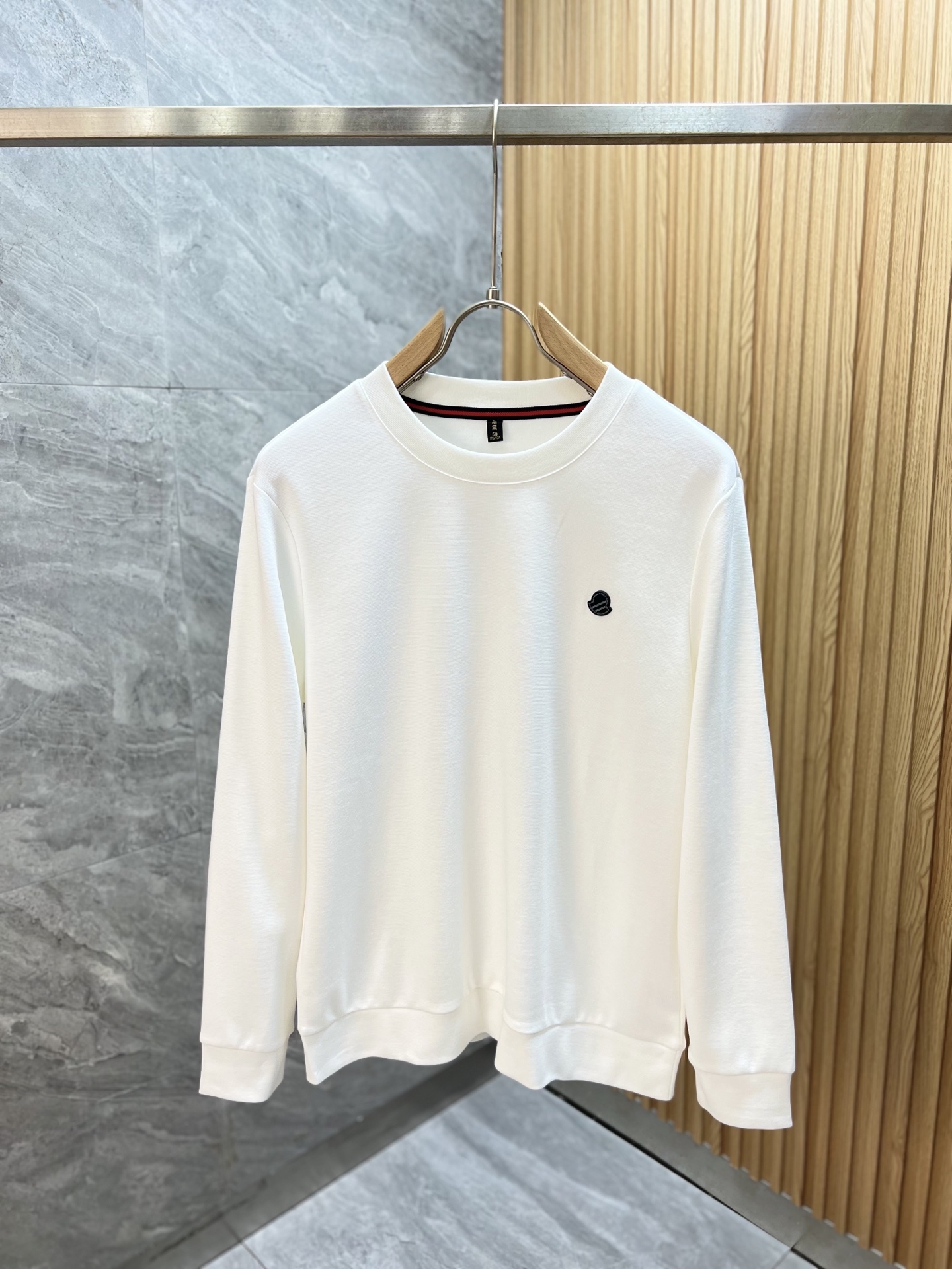 NO:540944,The new product of 2025 autumn and winter, complete three standards, round neck sweatshirts, good products, no need to introduce too much, look at the details, counter code M-XXXL 175/140 Suggestions, L, Moncler, hoodie, sweatshirts, alexander wang19860909蒙口 2025秋冬新品 三标齐全 圆领卫衣 好货不用过多介绍 看细节 专柜码数 M-XXXL 175/140建议L,,Moncler,hoodie,sweatshirts,alexander wang,Men's clothing