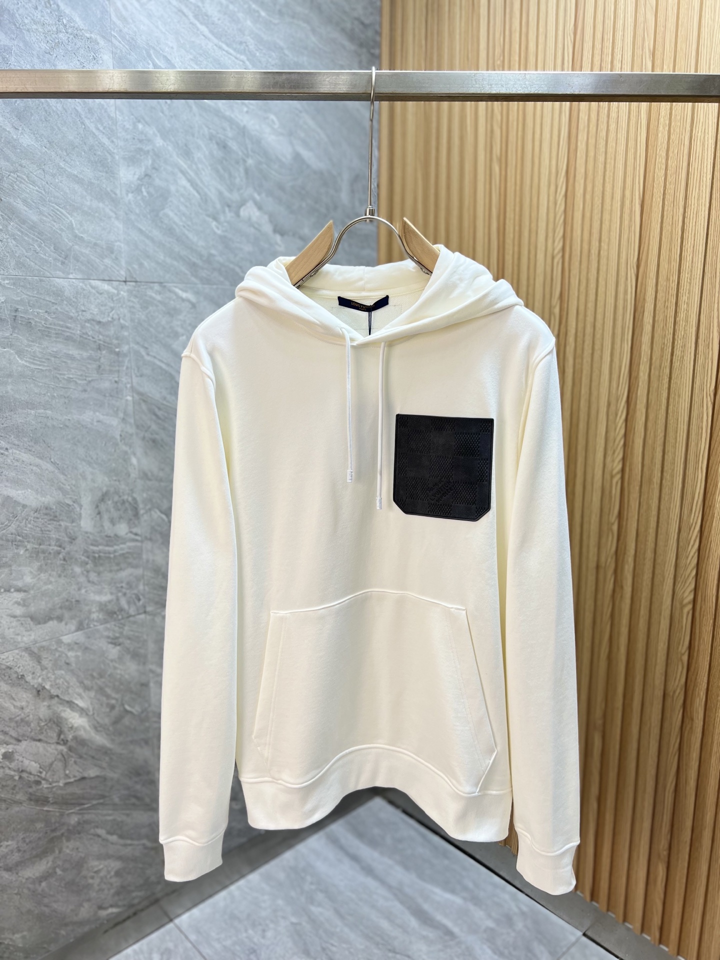 NO:540953,LV/Louis Vuitton 2025 autumn and winter new products, complete three standards, hooded sweatshirts, same style for men and women, good products do not need to be introduced too much, look at the details, counter code number S-XL 175/140 suggestion M,, louis vuitton, louis vuitton, hoodie, sweatshirts, hats, alexander wang19860909LV/路易威登 2025秋冬新品 三标齐全 连帽卫衣 男女同款 好货不用过多介绍 看细节 专柜码数 S-XL 175/140建议M,,louis vuitton,louis vuitton,hoodie,sweatshirts,hats,alexander wang,Men's clothing