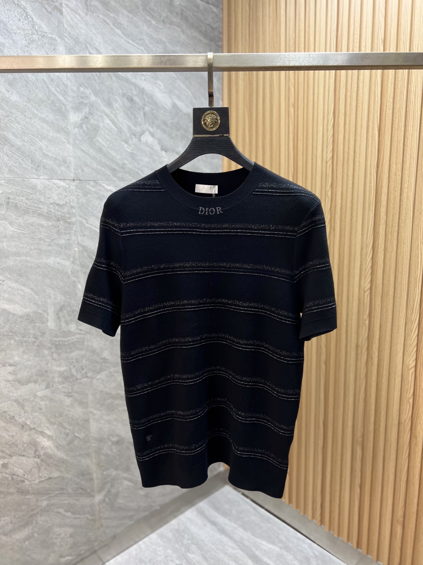 NO:540962,Dior/Dior 2025 autumn and winter new products are available, complete three standards, round neck knitted short-sleeved base shirt, no need to introduce too much good products, look at the details, counter number M-XXXL 175/140 Suggestions L,,dior,dior,T-shirt,alexander wang19860909Dior/迪奥 2025年秋冬新品上新 三标齐全 圆领针织短袖打底衫 好货不用过多介绍 看细节 专柜码数M-XXXL 175/140建议L,,dior,dior,T-shirt,alexander wang,Men's clothing