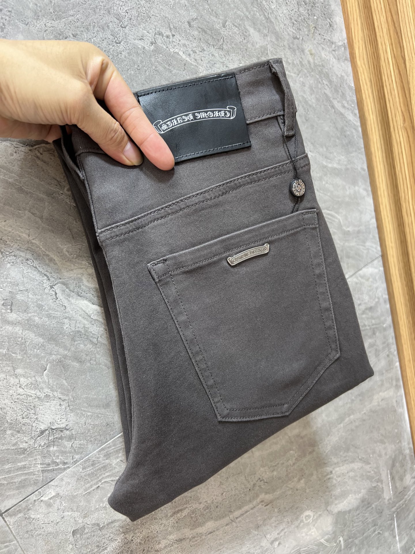 NO:547337,Ch/Croxin 2025 autumn and winter new products, complete three standards, jeans, good products, don't need to introduce too much, look at the details, counter number 29-38 / 140 upper body 32,,chrome hearts, jeans, alexander wang19860909Ch/克罗心 2025秋冬新品 三标齐全 牛仔裤 好货不用过多介绍 看细节 专柜码数29-38 /140上身32码,,chrome hearts,jeans,alexander wang,Men's clothing