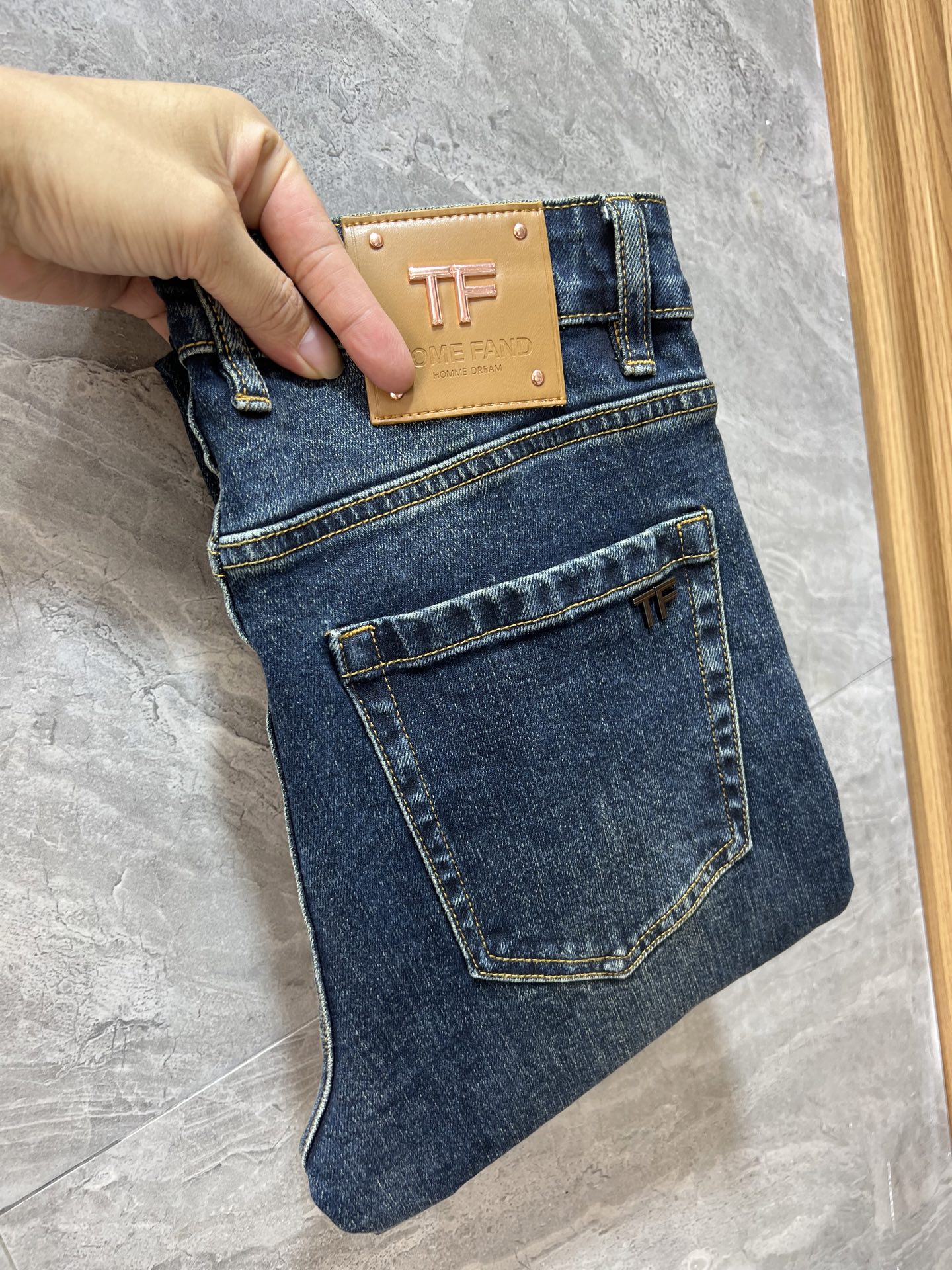 NO:547339,TF 2025 autumn and winter new products, complete three standards, jeans, good products, don't need to introduce too much, look at the details, counter number 29-38 / 140 upper body 32,,tom ford, jeans, alexander wang19860909TF 2025秋冬新品 三标齐全 牛仔裤 好货不用过多介绍 看细节 专柜码数29-38 /140上身32码,,tom ford,jeans,alexander wang,Men's clothing