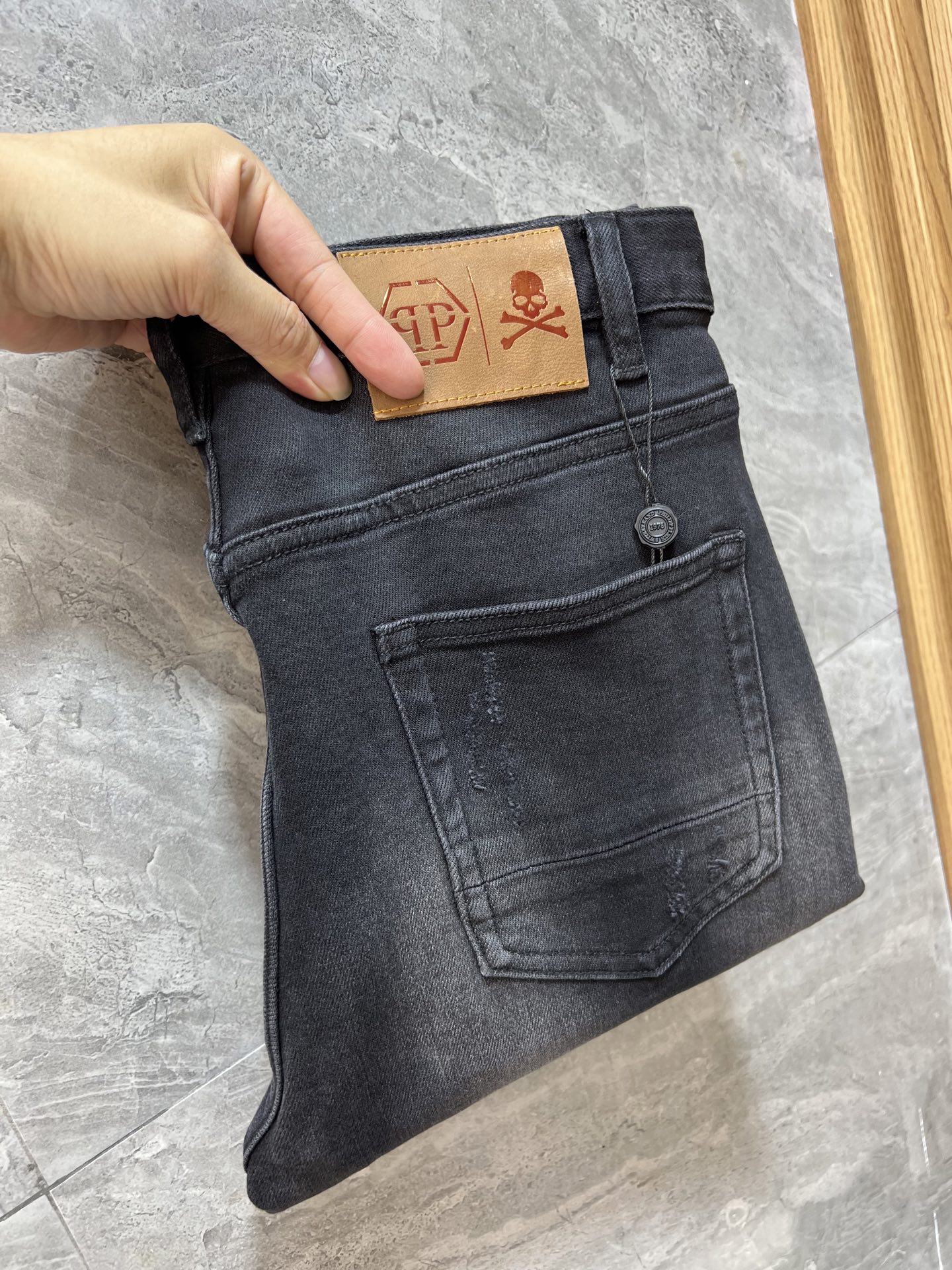 NO:547350,PP Autumn and winter new products, complete three standards, jeans, good products, don't need to introduce too much, look at the details, counter code number 29-38 / 140 upper body 32, jeans, alexander wang19860909PP 秋冬新品 三标齐全 牛仔裤 好货不用过多介绍 看细节 专柜码数29-38 /140上身32码,,jeans,alexander wang,Men's clothing