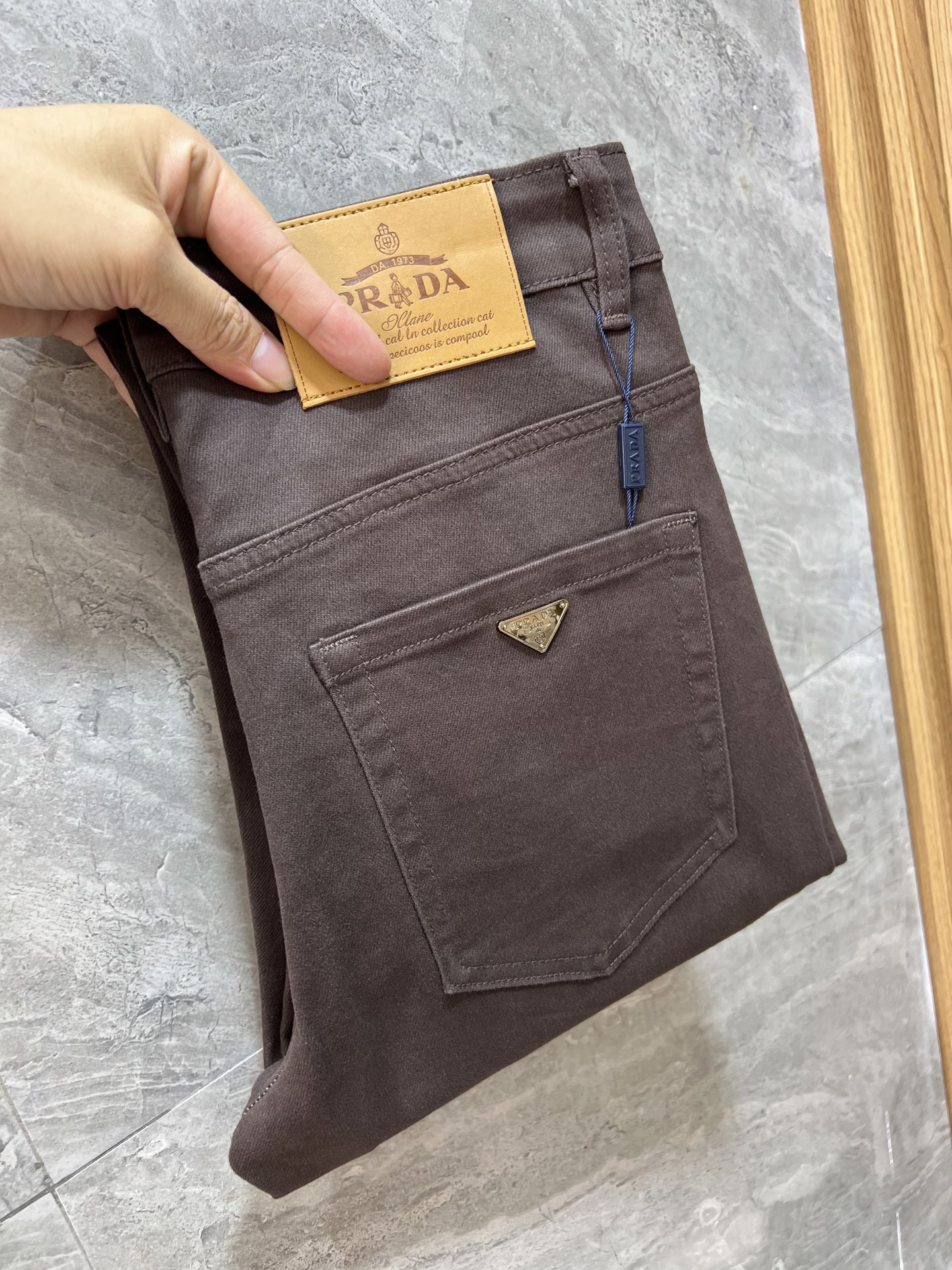 NO:547366,Prada/Prada 2025 autumn and winter new products, complete three standards, jeans, good products, don't need to be introduced too much, look at the details, counter number 29-38, 175/140 upper body 32,,prada,prada,jeans,alexander wang19860909Prada/普拉达 2025秋冬新品 三标齐全 牛仔裤 好货不用过多介绍 看细节 专柜码数29-38 175/140上身32码,,prada,prada,jeans,alexander wang,Men's clothing