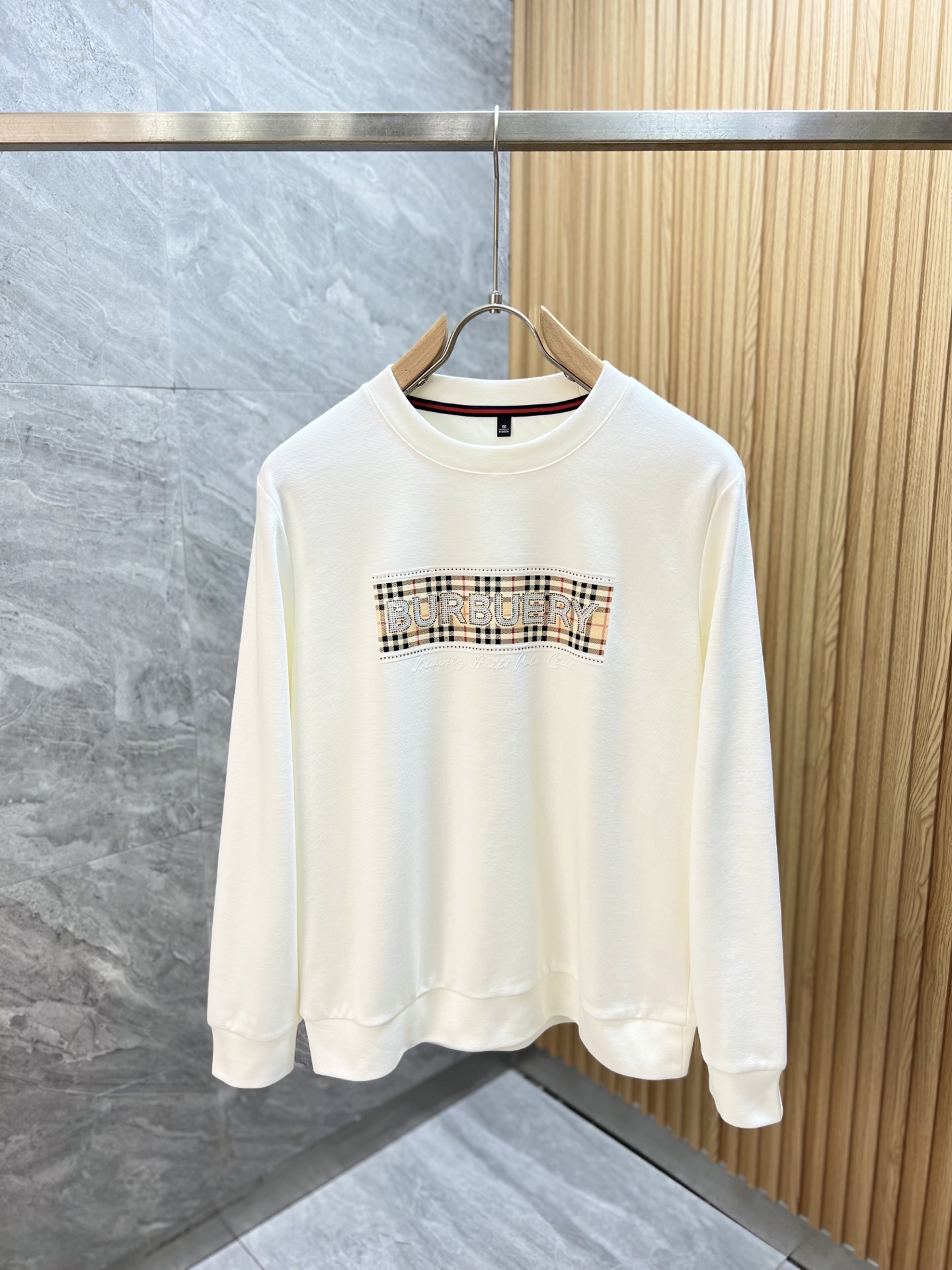 NO:547308,Burberry 2025 autumn and winter new products, complete three standards, round neck sweatshirts, good products do not need to be introduced too much, look at the details, counter code number M-XXXL 175/140 Suggestions, burberry, hoodie, sweatshirts, alexander wang19860909巴宝莉 2025秋冬新品 三标齐全 圆领卫衣 好货不用过多介绍 看细节 专柜码数 M-XXXL 175/140建议L,,burberry,hoodie,sweatshirts,alexander wang,Men's clothing
