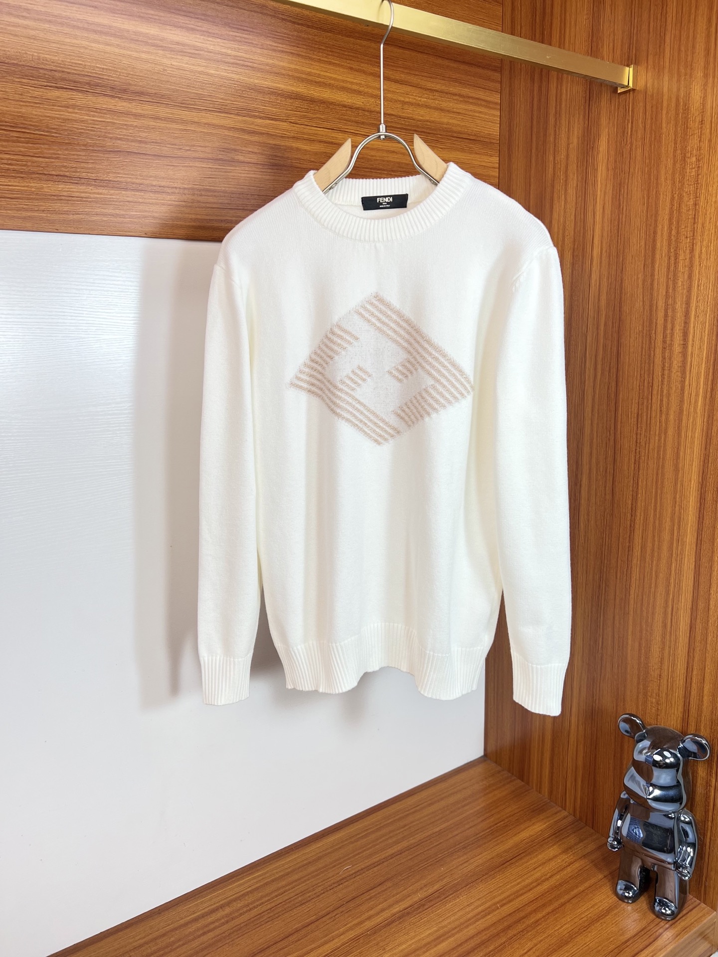 NO:566180,Fendi/Fendi has new products for autumn and winter, complete with three labels, round neck sweater, good product, no need to introduce too much, look at the details, counter size M-XXXL 175/140, recommended L,, fendi, fendi, sweaters, alexander wang19860909Fendi/芬迪 年秋冬新品上新 三标齐全 圆领毛衣 好货不用过多介绍 看细节 专柜码数M-XXXL 175/140建议L,,fendi,fendi,sweaters,alexander wang,Men's clothing