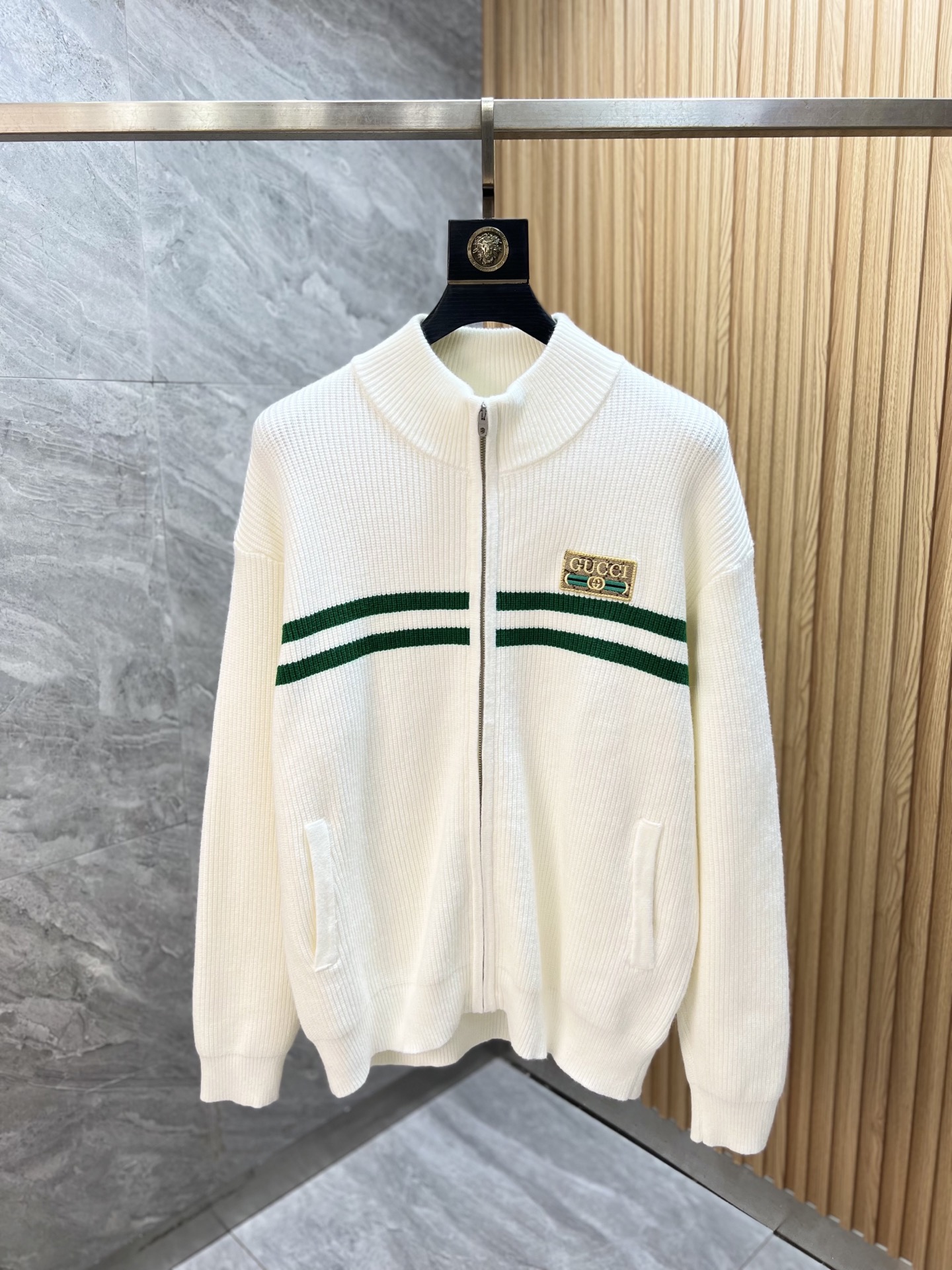 NO:568207,Gucci/Gucci 2025 autumn and winter new products, complete with three labels, thickened sweater jackets, good products, no need to introduce too much, look at the details, counter size M-XXXL 175/140, recommended L,,gucci,jackets & coats,jackets & coats,sweaters,alexander wang19860909Gucci/古奇 2025年秋冬新品上新 三标齐全 加厚毛衣夹克外套 好货不用过多介绍 看细节 专柜码数M-XXXL 175/140建议L,,gucci,jackets & coats,jackets & coats,sweaters,alexander wang,Men's clothing