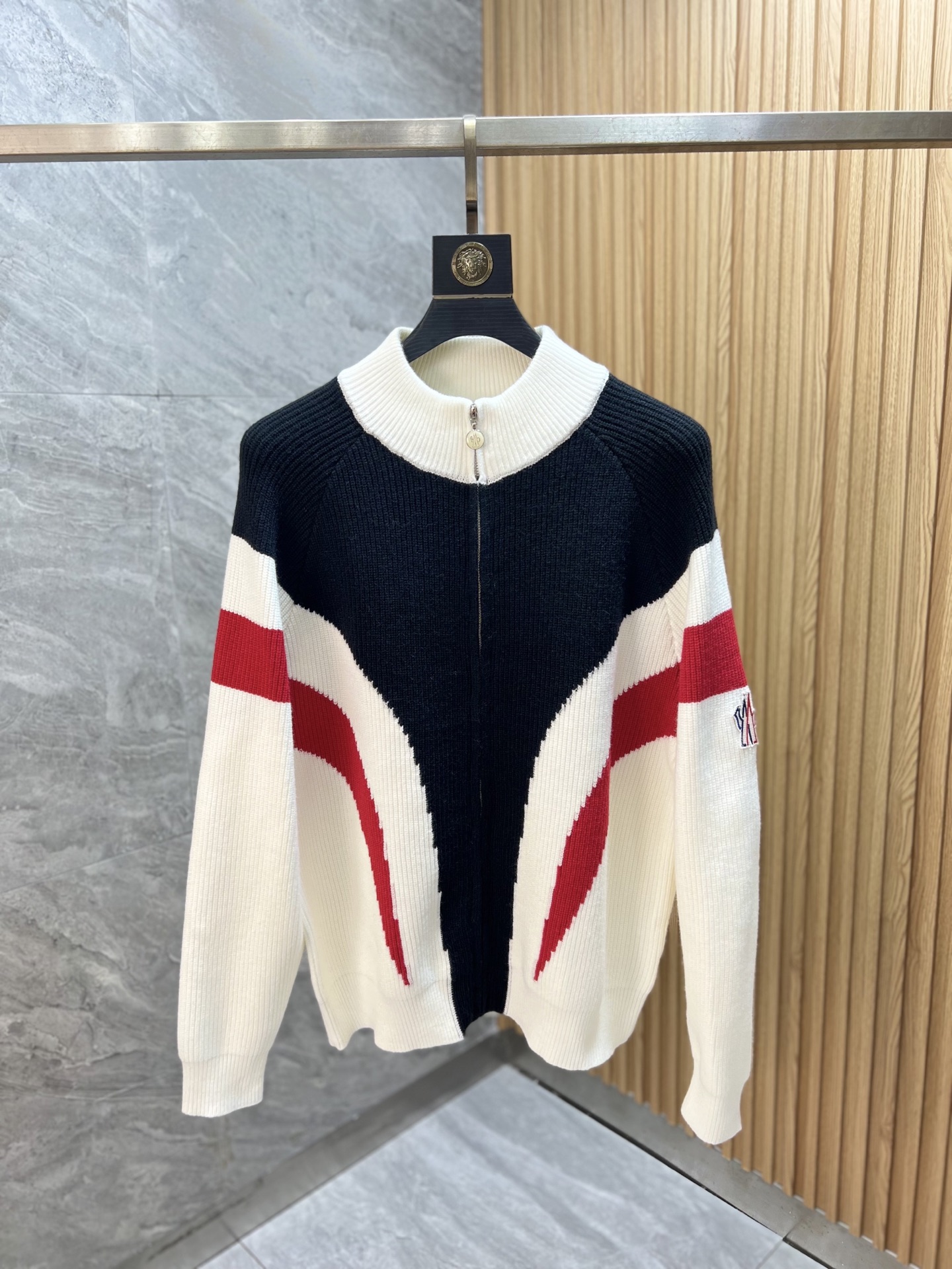 NO:568213,Moncler/Moncler 2025 new autumn and winter new products, complete with three labels, thickened sweater jackets, good products, no need to introduce too much, look at the details, counter size M-XXXL 175/140, recommended L,,Moncler,jackets & coats,jackets & coats,sweaters,alexander wang19860909Moncler/蒙口 2025年秋冬新品上新 三标齐全 加厚毛衣夹克外套 好货不用过多介绍 看细节 专柜码数M-XXXL 175/140建议L,,Moncler,jackets & coats,jackets & coats,sweaters,alexander wang,Men's clothing
