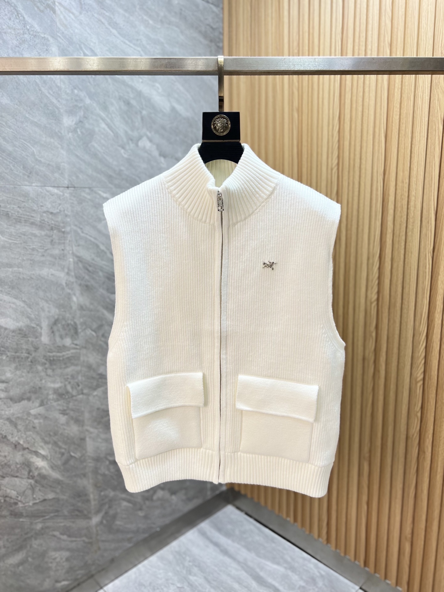 NO:568218,ARC/Arc'teryx 2025 Autumn and Winter new products, complete with three labels, thickened sweater vest, good product, no need to introduce too much, look at the details, counter size M-XXXL 175/140, recommended L, arc'teryx, sweaters, alexander wang19860909ARC/始祖鸟 2025年秋冬新品上新 三标齐全 加厚毛衣马甲 好货不用过多介绍 看细节 专柜码数M-XXXL 175/140建议L,arc'teryx,sweaters,alexander wang,Men's clothing