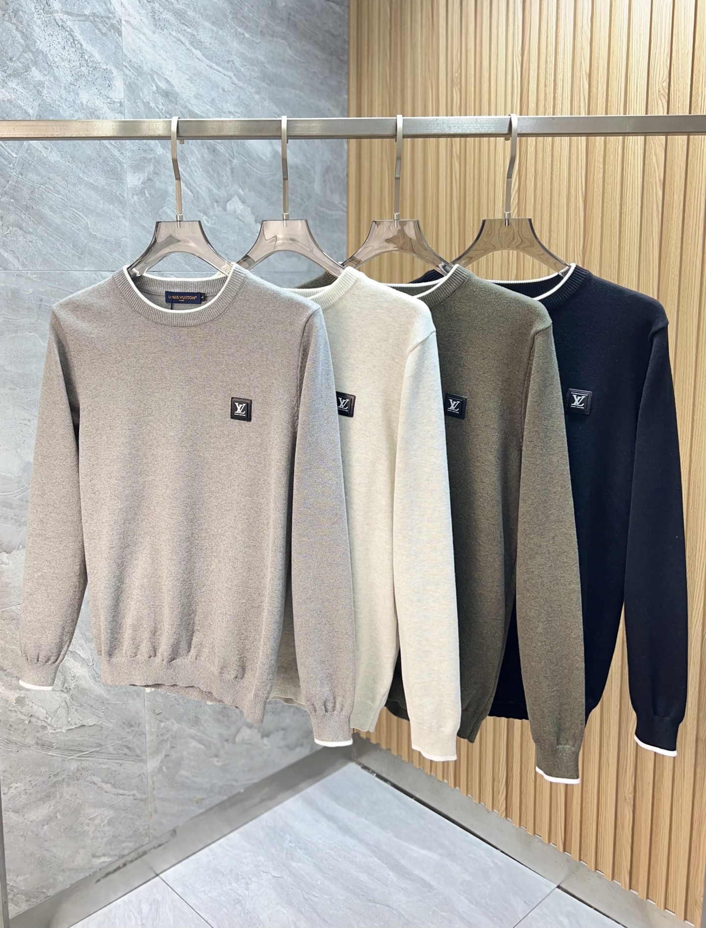 NO:570204,LV/Louis Vuitton 2025 autumn and winter new products, complete with three labels, round neck sweater, good product, no need to introduce too much, look at the details, counter size M-XXXXL /140 recommended L,, louis vuitton, louis vuitton, sweaters, alexander wang19860909LV/路易威登 2025年秋冬新品上新 三标齐全 圆领毛衣 好货不用过多介绍 看细节 专柜码数M-XXXXL /140建议L,,louis vuitton,louis vuitton,sweaters,alexander wang,Men's clothing