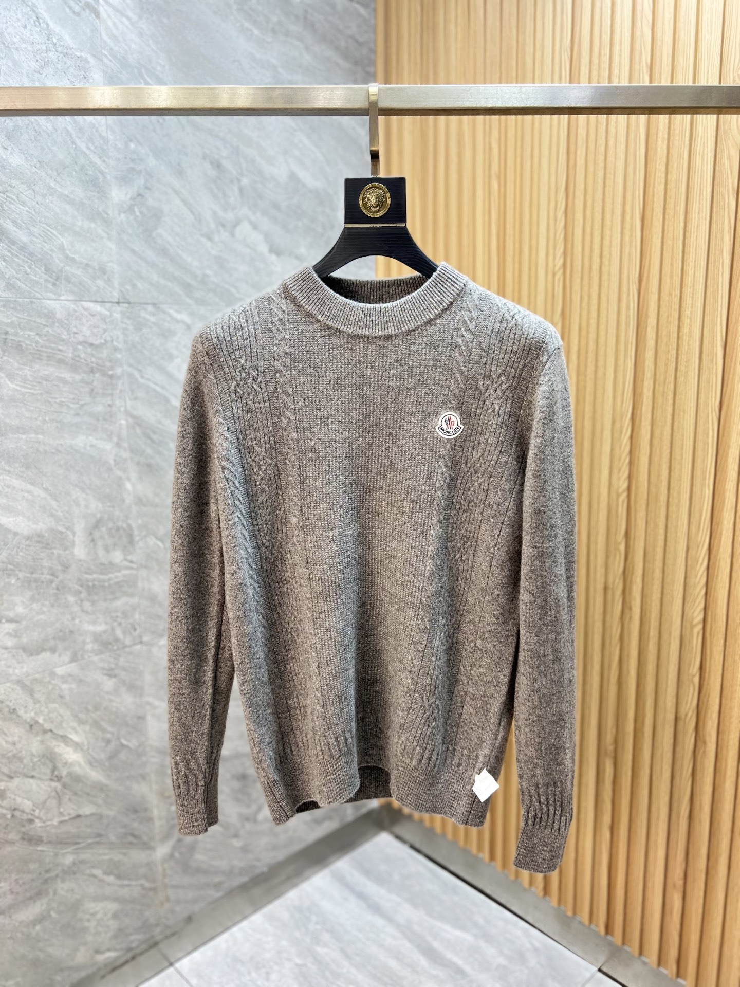 NO:570219,Moncler/Mongolian New Products for Autumn and Winter, complete with three labels, woolen sweaters, good products, no need to introduce too much, look at the details, counter size M-XXXL 175/140, recommended L, Moncler, alexander wang19860909Moncler/蒙口 年秋冬新品上新 三标齐全 羊毛衫 好货不用过多介绍 看细节 专柜码数M-XXXL 175/140建议L,,Moncler,alexander wang,Men's clothing