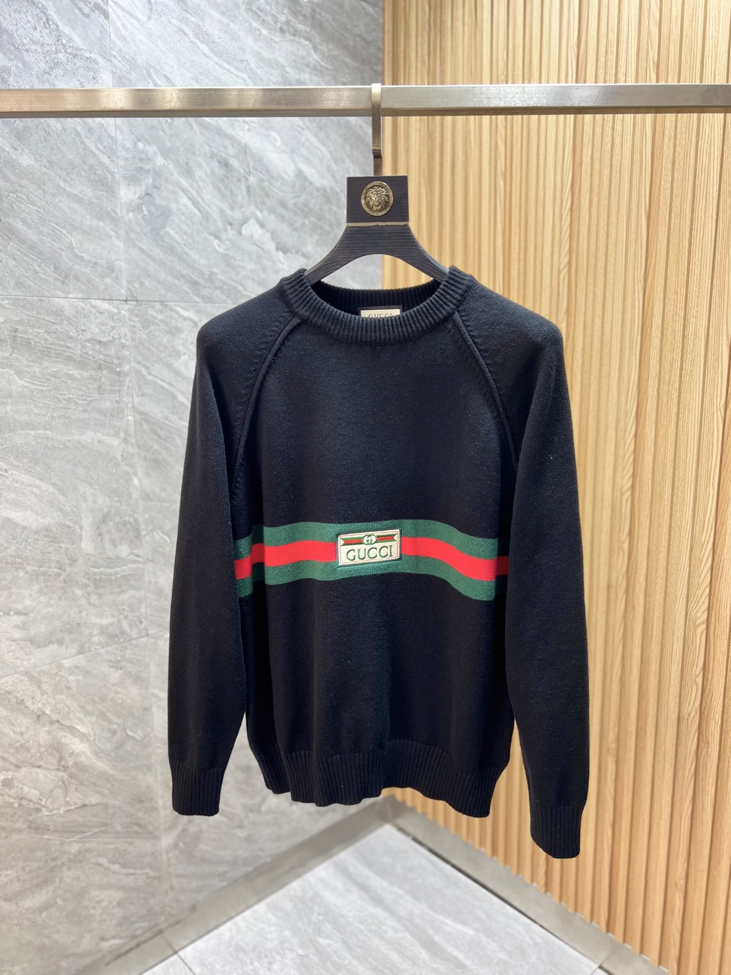 NO:595269,Gucc's 2025 autumn and winter new products, complete with three labels, round neck sweater, good product, no need to introduce too much, look at the details, counter size M-XXXL 175/140, recommended L,, gucci, sweaters, alexander wang19860909Gucc‘’2025年秋冬新品上新 三标齐全 圆领毛衣 好货不用过多介绍 看细节 专柜码数M-XXXL 175/140建议L,,gucci,sweaters,alexander wang,Men's clothing