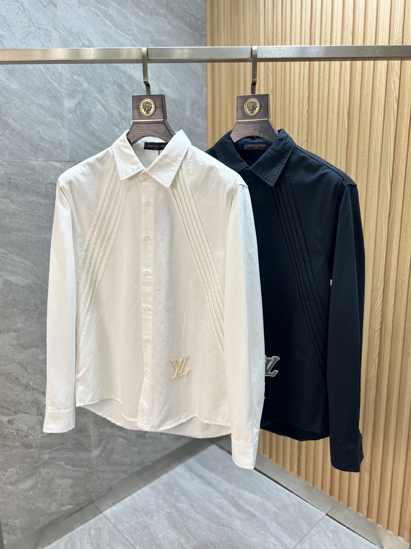 NO:571488,LV/Louis Vuitton 2025 autumn and winter new products, complete with three labels, shirts, good products, no need to introduce too much, look at the details, counter size M-XXXL 175/140, recommended L,, louis vuitton, louis vuitton, shirts, alexander wang19860909LV/路易威登 2025年秋冬新品上新 三标齐全 衬衫 好货不用过多介绍 看细节 专柜码数M-XXXL 175/140建议L,,louis vuitton,louis vuitton,shirts,alexander wang,Men's clothing