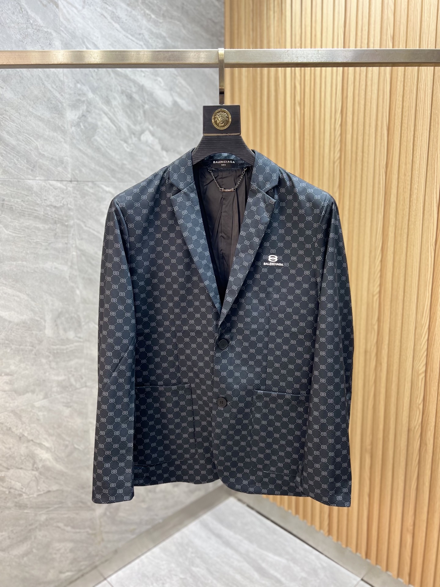 NO:571474,Balenciaga/Balenciaga 2025 autumn and winter new products, complete with three labels, suits, jackets, good products, no need to introduce too much, look at the details, counter size M-XXXL 175/140, recommended L,,balenciaga,balenciaga,jackets & coats,business suit,alexander wang19860909Balenciaga/巴黎世家 2025年秋冬新品上新 三标齐全 西装西服外套 好货不用过多介绍 看细节 专柜码数M-XXXL 175/140建议L,,balenciaga,balenciaga,jackets & coats,business suit,alexander wang,Men's clothing