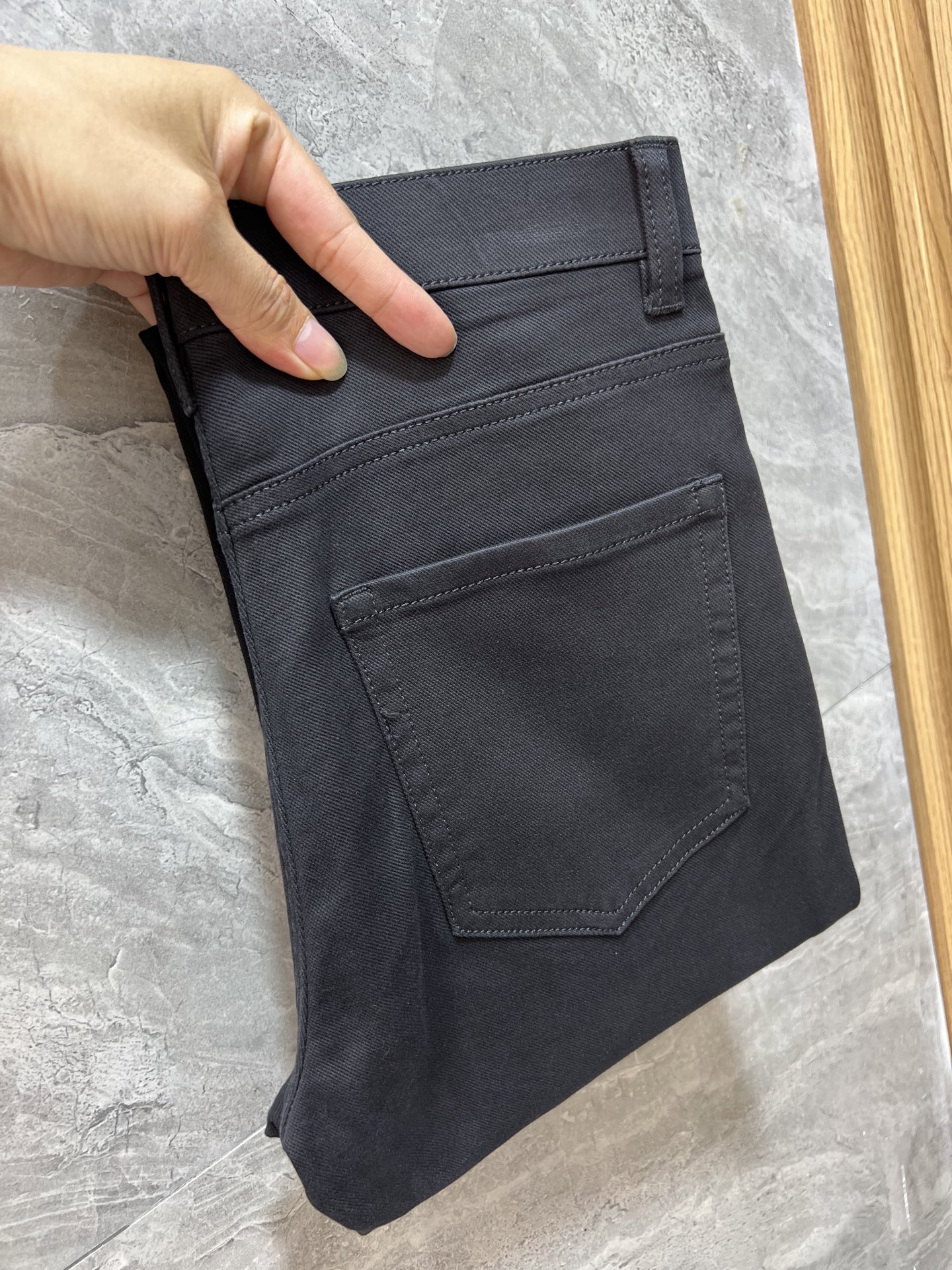 NO:596988,Cavalli 2025 autumn and winter new products, complete with three labels, jeans, good products, no need to introduce too much, look at the details, counter size 29-38/140, upper body size 32,,jeans,alexander wang19860909卡沃利 2025秋冬新品 三标齐全 牛仔裤 好货不用过多介绍 看细节 专柜码数29-38 /140上身32码,,jeans,alexander wang,Men's clothing