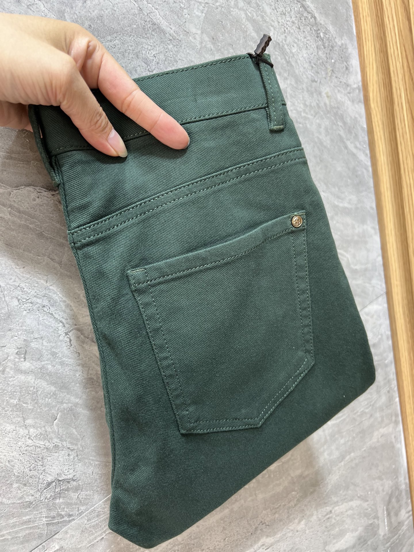 NO:596991,Cavalli 2025 autumn and winter new products, complete with three labels, jeans, good products, no need to introduce too much, look at the details, counter size 29-38/140, upper body size 32,,jeans,alexander wang19860909卡沃利 2025秋冬新品 三标齐全 牛仔裤 好货不用过多介绍 看细节 专柜码数29-38 /140上身32码,,jeans,alexander wang,Men's clothing