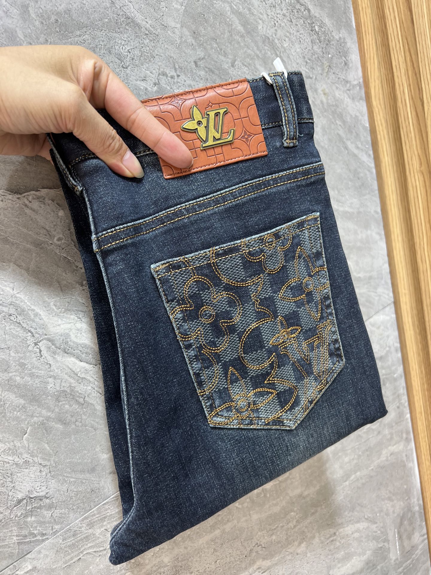 NO:597001,LV/Louis Vuitton 2025 autumn and winter new products, complete with three labels, jeans, good products, no need to introduce too much, look at the details, counter size 29-38 /140, upper body size 32, louis vuitton, louis vuitton, jeans, alexander wang19860909LV/路易威登 2025秋冬新品 三标齐全 牛仔裤 好货不用过多介绍 看细节 专柜码数29-38 /140上身32码,,louis vuitton,louis vuitton,jeans,alexander wang,Men's clothing