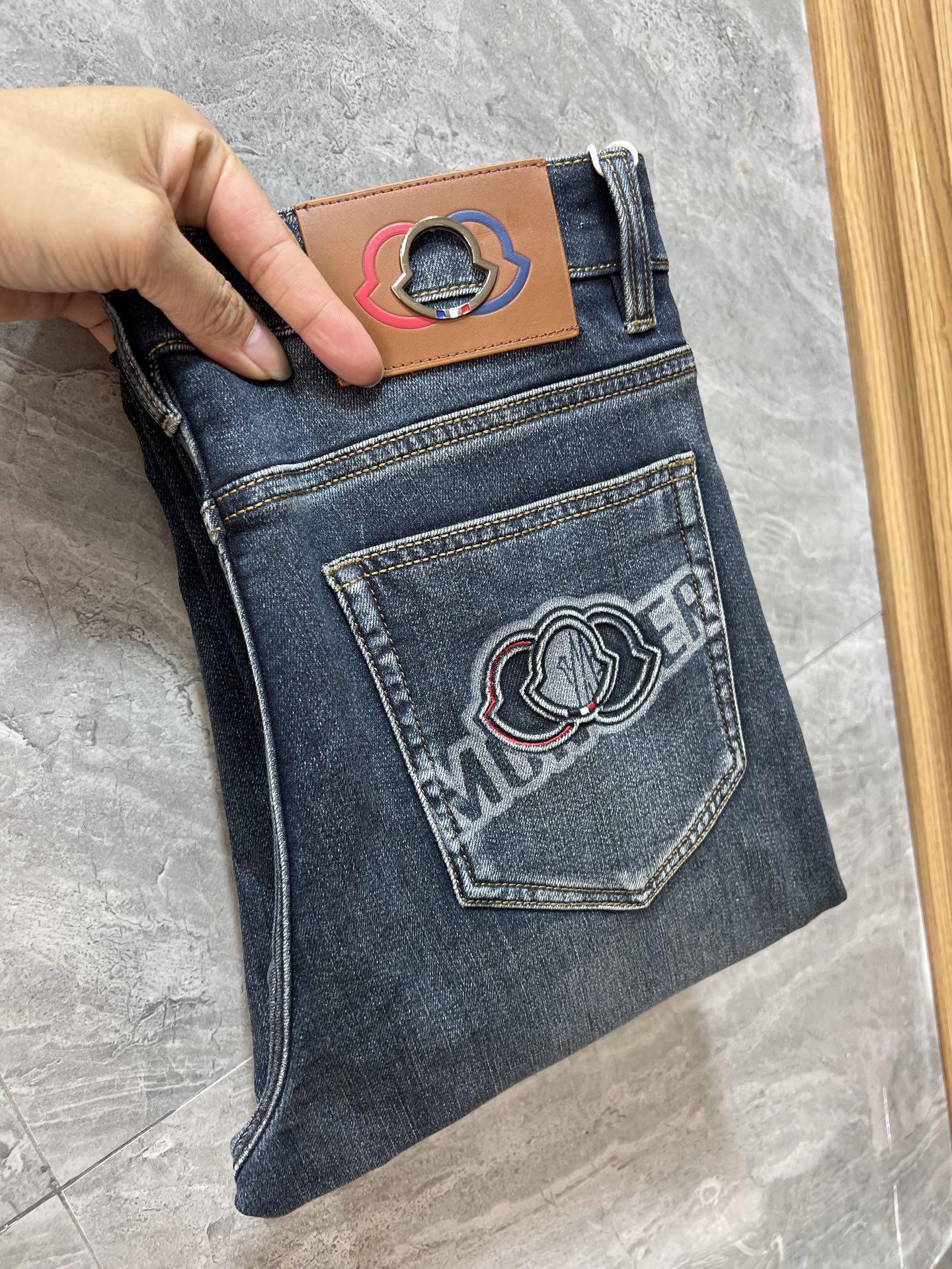 NO:652147,Moncler/Mongolian mouth 2025 autumn and winter new products, complete with three labels, jeans, good products, no need to introduce too much, look at the details, counter size 29-38/140, upper body size 32, Moncler, jeans, alexander wang19860909Moncler/蒙口 2025秋冬新品 三标齐全 牛仔裤 好货不用过多介绍 看细节 专柜码数29-38 /140上身32码,,Moncler,jeans,alexander wang,Men's clothing