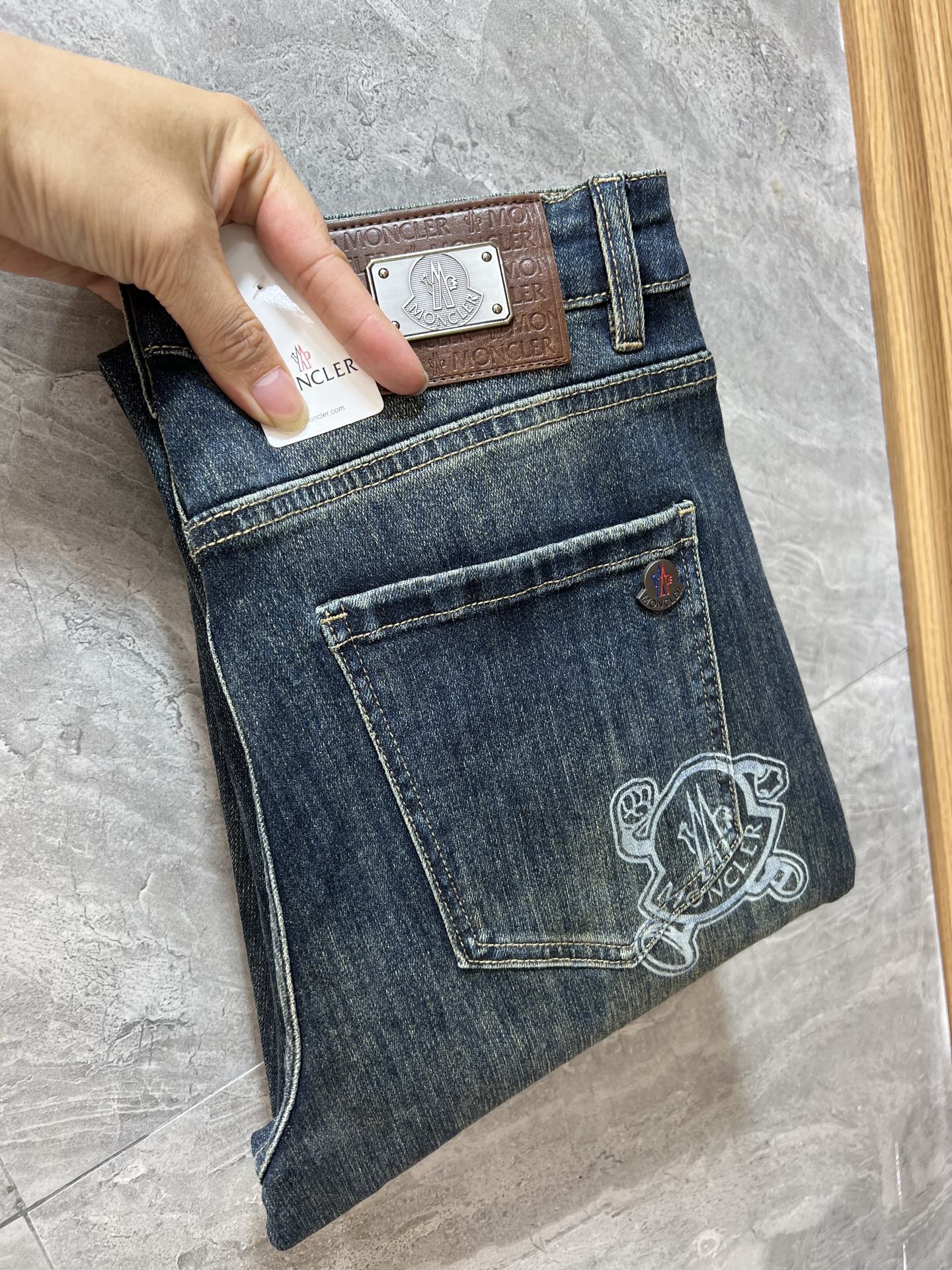 NO:572379,Moncler/Mongolia 2025 autumn and winter new products, complete with three labels, jeans, good products, no need to introduce too much, look at the details, counter size 28-38, 175/140, upper body size 32, Moncler, jeans, alexander wang19860909Moncler/蒙口 2025秋冬新品 三标齐全 牛仔裤 好货不用过多介绍 看细节 专柜码数28-38 175/140上身32码,,Moncler,jeans,alexander wang,Men's clothing