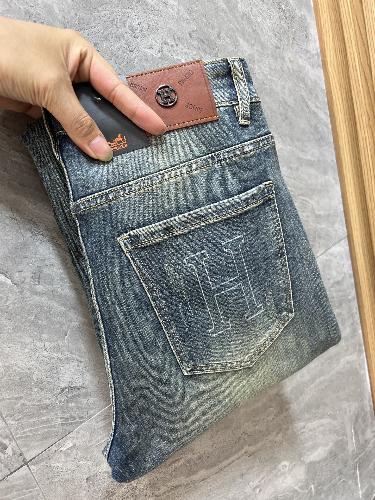 NO:572383,Hermes/Hermès 2025 autumn and winter new products, complete with three labels, jeans, good products, no need to introduce too much, look at the details, counter size 28-38, 175/140 upper body size 32,, hermes, hermes, jeans, alexander wang19860909Hermes/爱马仕 2025秋冬新品 三标齐全 牛仔裤 好货不用过多介绍 看细节 专柜码数28-38 175/140上身32码,,hermes,hermes,jeans,alexander wang,Men's clothing