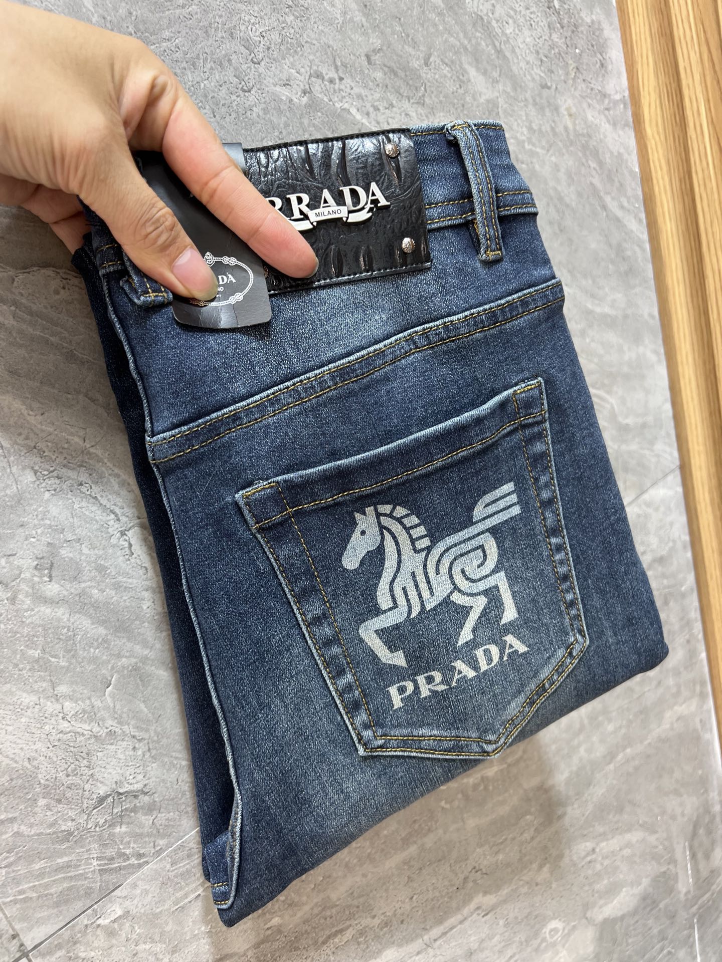 NO:572392,Hermes/Hermès 2025 autumn and winter new products, complete with three labels, jeans, good products, no need to introduce too much, look at the details, counter size 28-38, 175/140 upper body size 32,, hermes, hermes, jeans, alexander wang19860909Hermes/爱马仕 2025秋冬新品 三标齐全 牛仔裤 好货不用过多介绍 看细节 专柜码数28-38 175/140上身32码,,hermes,hermes,jeans,alexander wang,Men's clothing