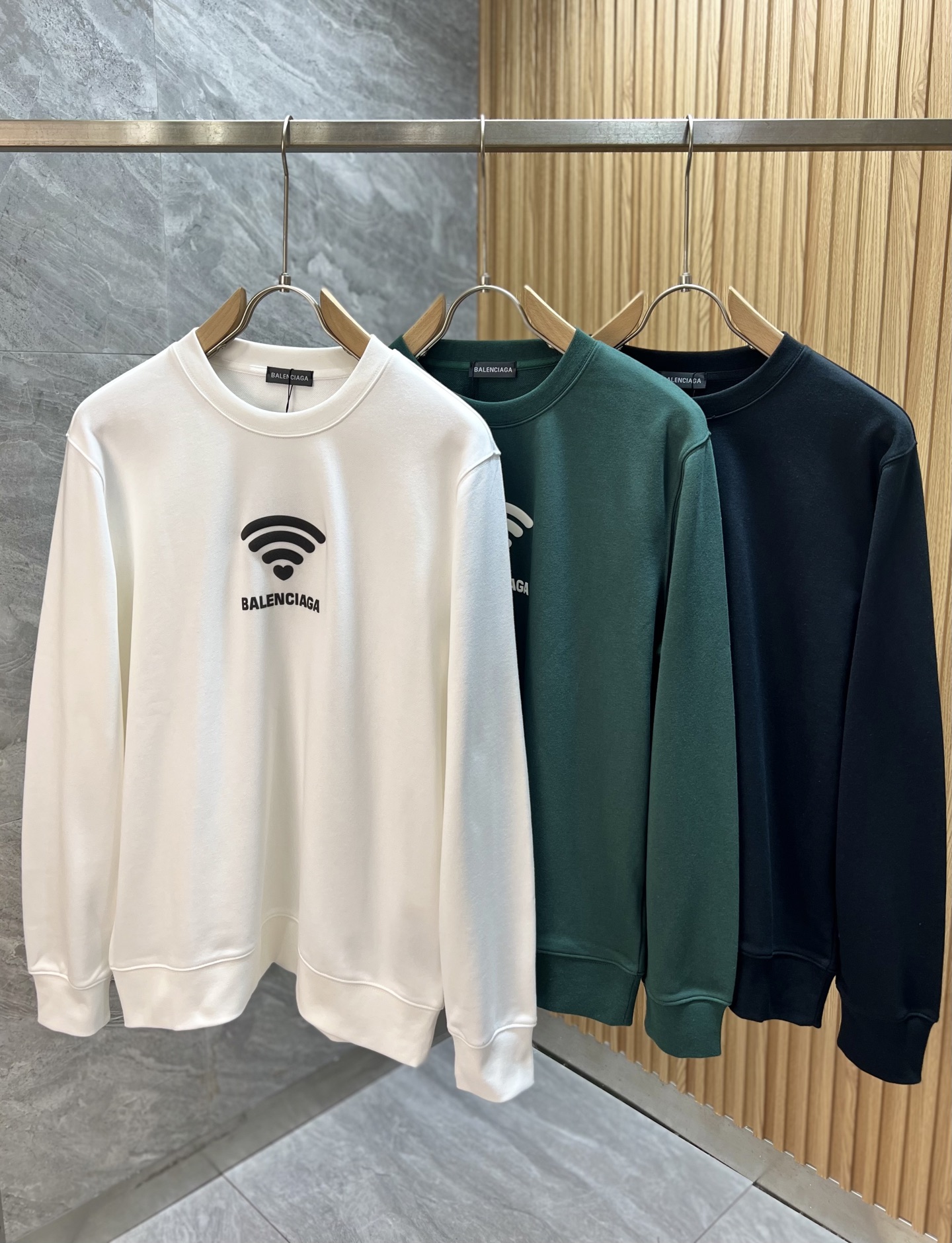 NO:572403,Balenciaga/Balenciaga 2025 autumn and winter new products, complete with three labels, round neck sweatshirt, good product, no need to introduce too much, look at the details, counter size M-XXL 175/140 recommended L,, balenciaga, balenciaga, hoodie, sweatshirts, alexander wang19860909Balenciaga/巴黎世家 2025秋冬新品 三标齐全 圆领卫衣 好货不用过多介绍 看细节 专柜码数 M-XXL 175/140建议L,,balenciaga,balenciaga,hoodie,sweatshirts,alexander wang,Men's clothing