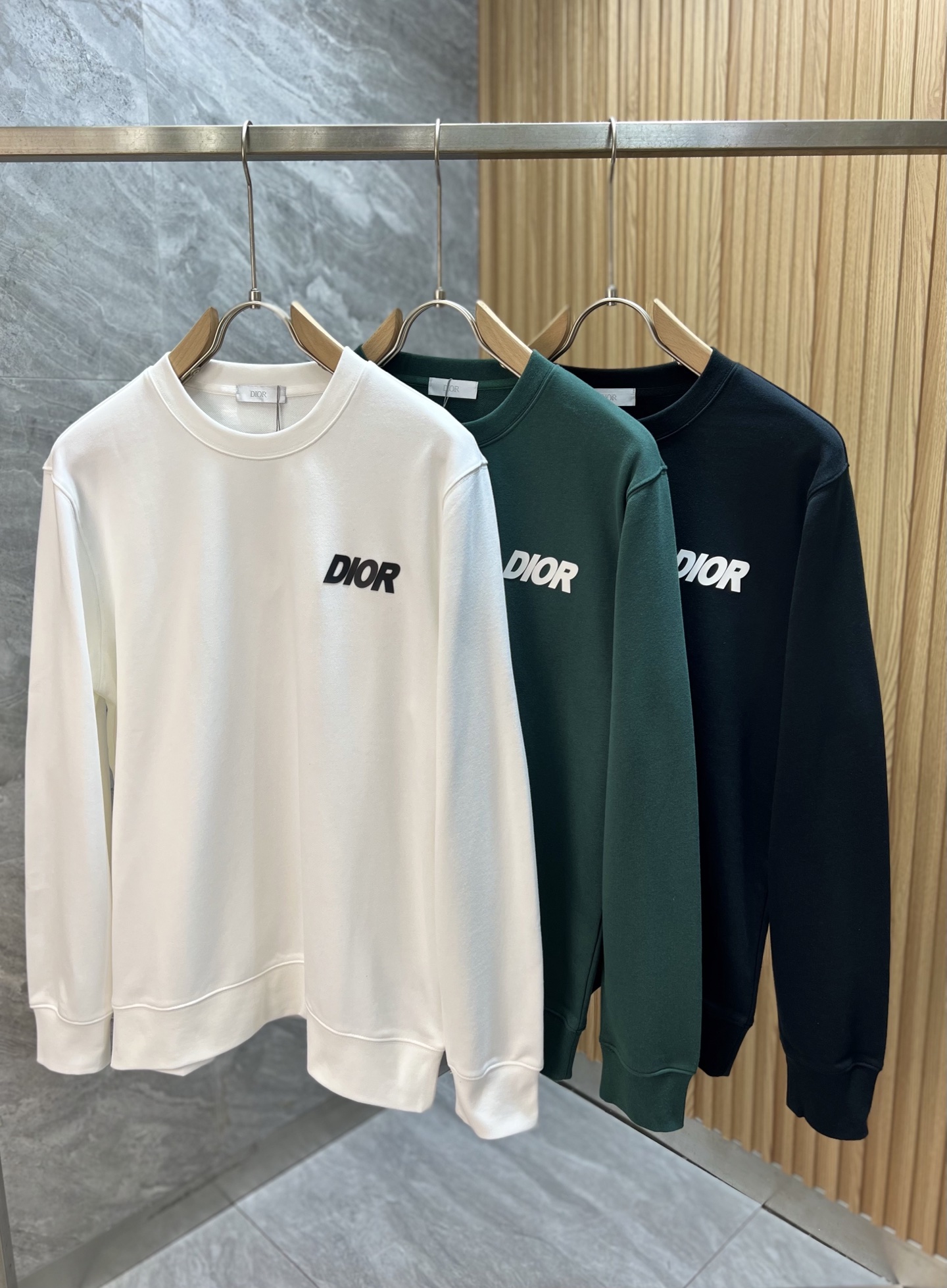 NO:572405,Dior/Dior 2025 autumn and winter new products, complete with three labels, round neck sweatshirt, good product, no need to introduce too much, look at the details, counter size M-XXL 175/140 recommended L,, dior, dior, hoodie, sweatshirts, alexander wang19860909Dior/迪奥 2025秋冬新品 三标齐全 圆领卫衣 好货不用过多介绍 看细节 专柜码数 M-XXL 175/140建议L,,dior,dior,hoodie,sweatshirts,alexander wang,Men's clothing