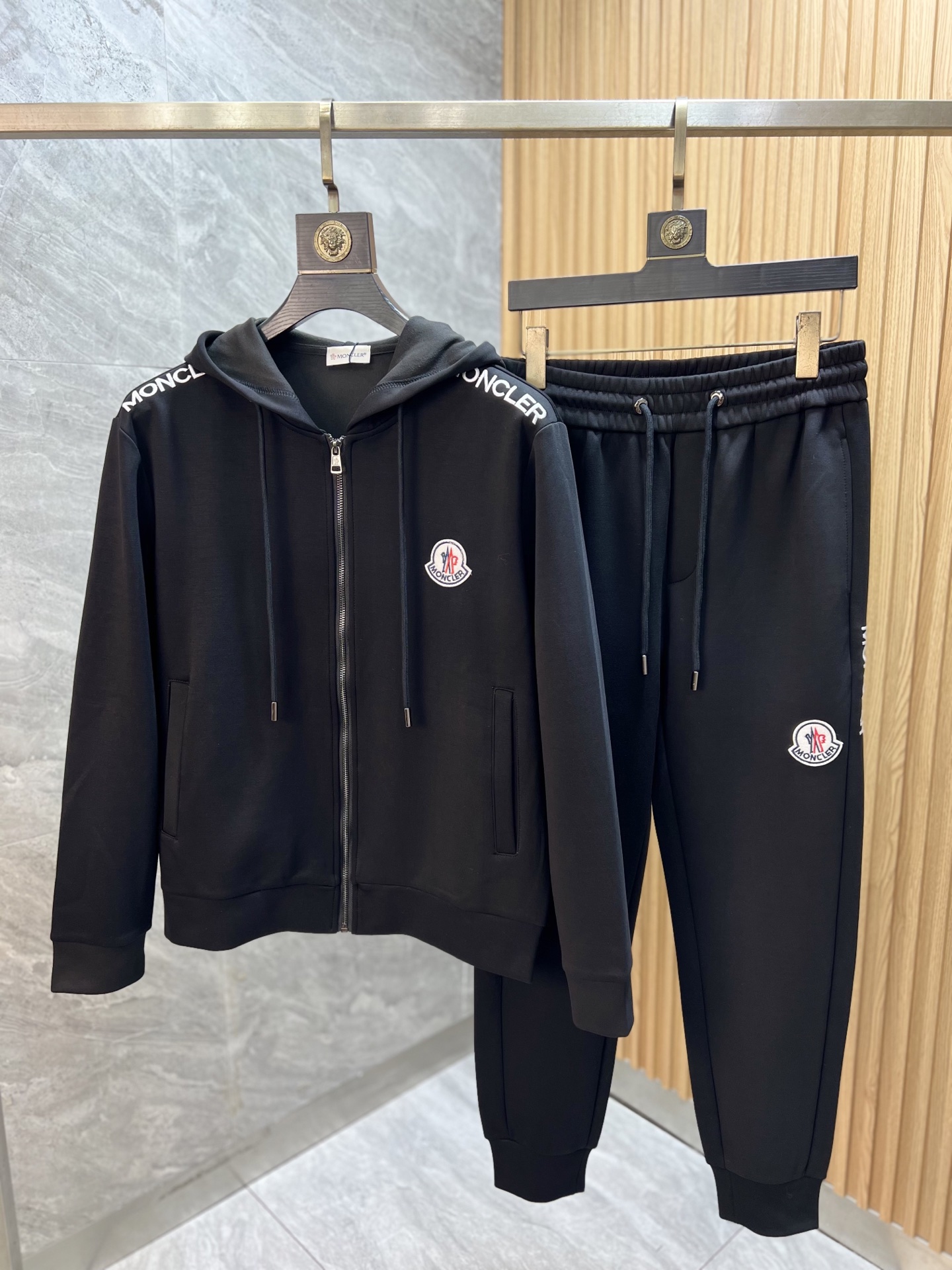 NO:572404,Moncler/Mongolian Mouth 2025 Autumn and Winter New Products Complete with Three Standards Casual Fashion Suits Great Products No Need to Be Too Much Introduction Look at the Details Counter Size M-XXXXL 175/140 Upper Body Suggestions L, Moncler, alexander wang19860909Moncler/蒙口 2025秋冬新品 三标齐全 休闲时尚套装 好货不用过多介绍 看细节 专柜码数M-XXXXL 175/140上身建议L,,Moncler,alexander wang,Men's clothing