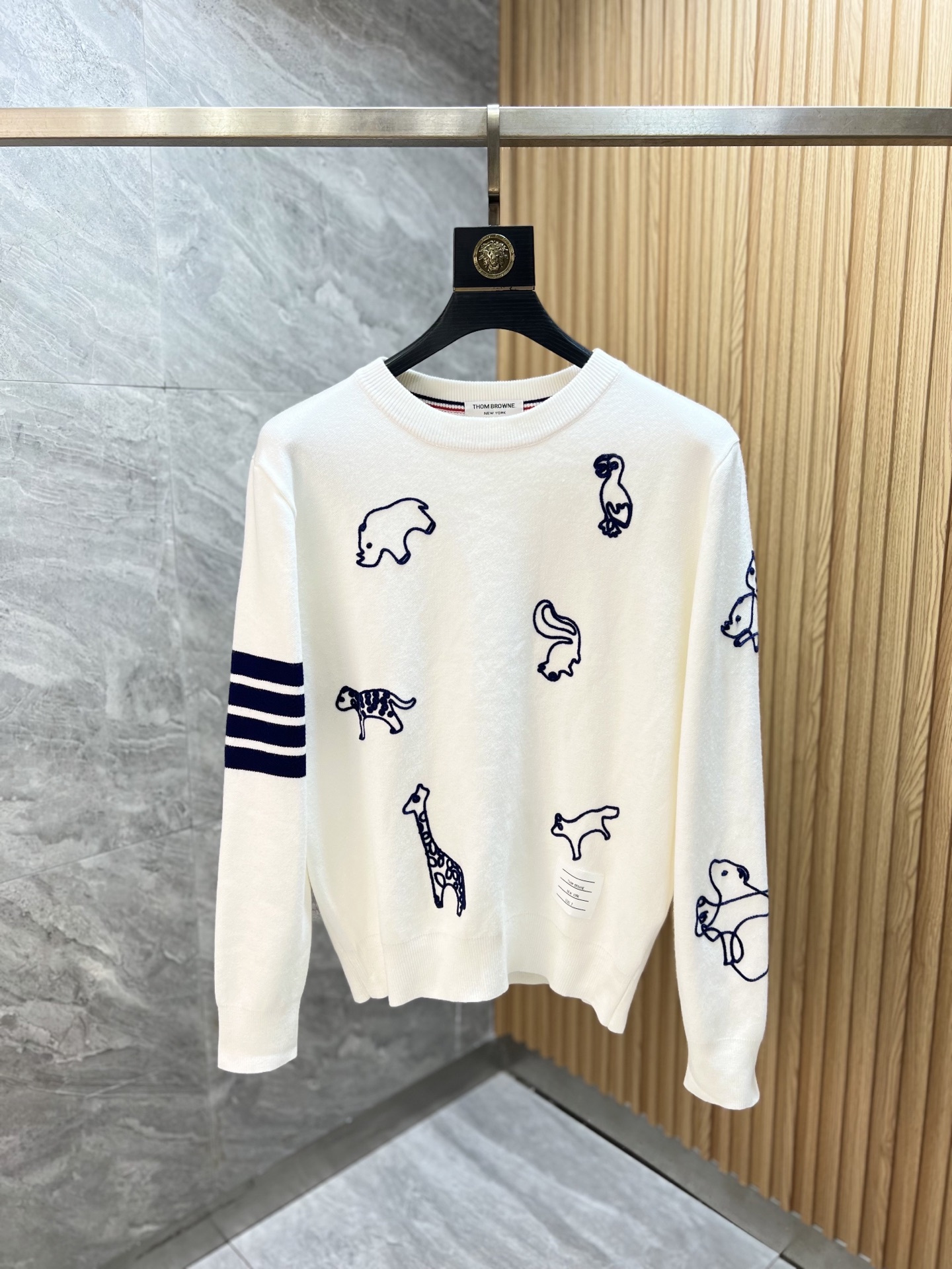 NO:572414,TB 2025 autumn and winter new products, complete with three labels, round neck sweater, good product, no need to introduce too much, look at the details, counter size M-XXXL 175/140, recommended L,,sweaters,alexander wang19860909TB 2025年秋冬新品上新 三标齐全 圆领毛衣 好货不用过多介绍 看细节 专柜码数M-XXXL 175/140建议L,,sweaters,alexander wang,Men's clothing
