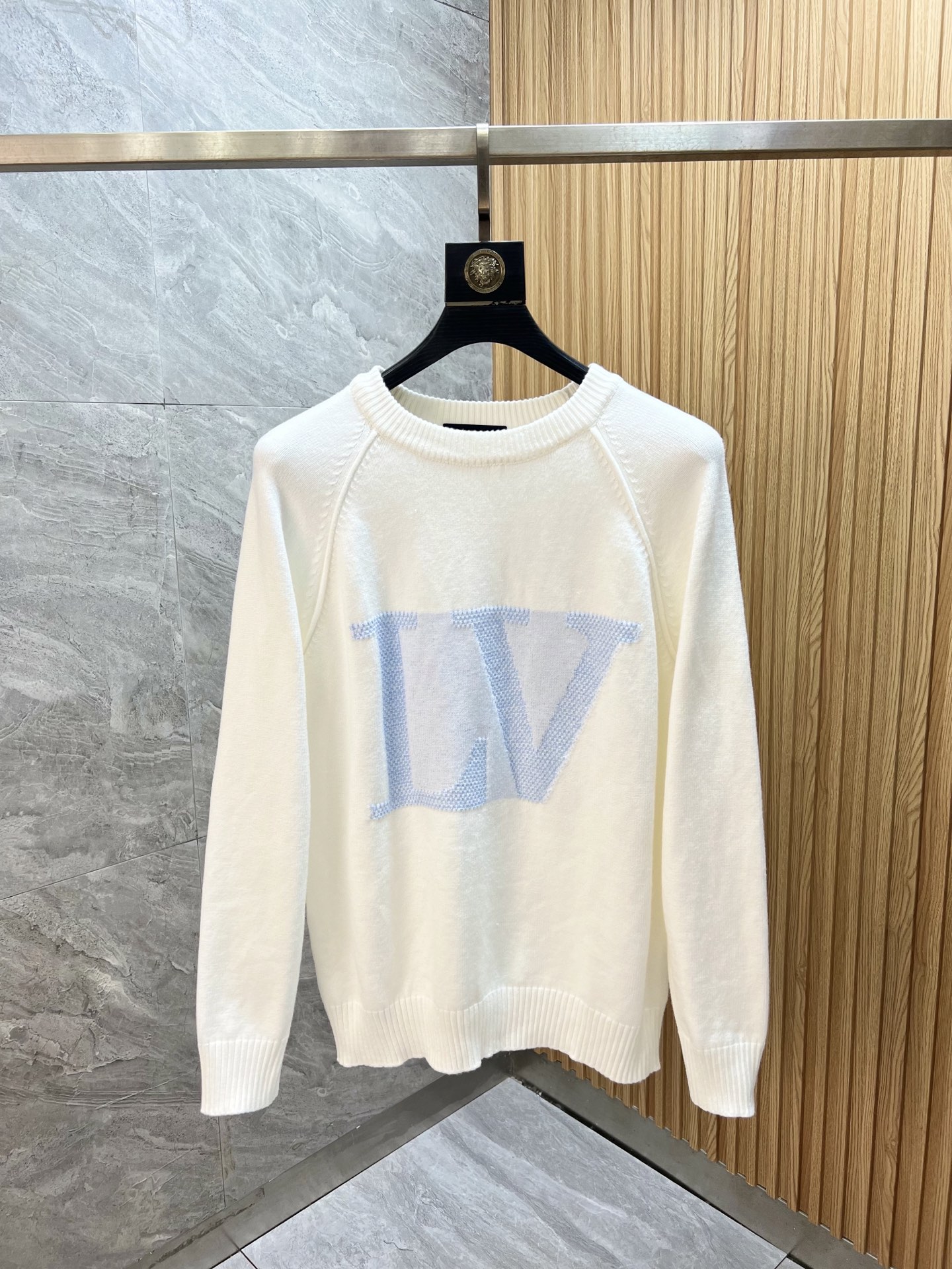 NO:572415,LV/Louis Vuitton 2025 autumn and winter new products, complete with three labels, round neck sweater, good product, no need to introduce too much, look at the details, counter size M-XXXL 175/140, recommended L,, louis vuitton, louis vuitton, sweaters, alexander wang19860909LV/路易威登 2025年秋冬新品上新 三标齐全 圆领毛衣 好货不用过多介绍 看细节 专柜码数M-XXXL 175/140建议L,,louis vuitton,louis vuitton,sweaters,alexander wang,Men's clothing