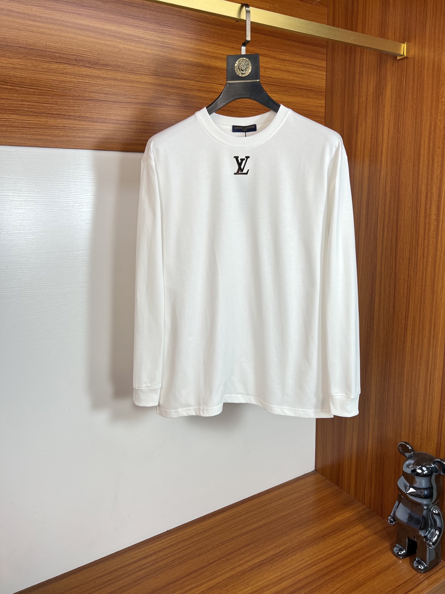 NO:628285,LV/Louis Vuitton 2025 autumn and winter new products, complete with three labels, round neck long-sleeved bottoming shirt, good product, no need to introduce too much, look at the details, counter size M-XXXL 175/140, recommended L,, louis vuitton, louis vuitton, alexander wang19860909LV/路易威登 2025年秋冬新品上新 三标齐全 圆领长袖打底衫 好货不用过多介绍 看细节 专柜码数M-XXXL 175/140建议L,,louis vuitton,louis vuitton,alexander wang,Men's clothing
