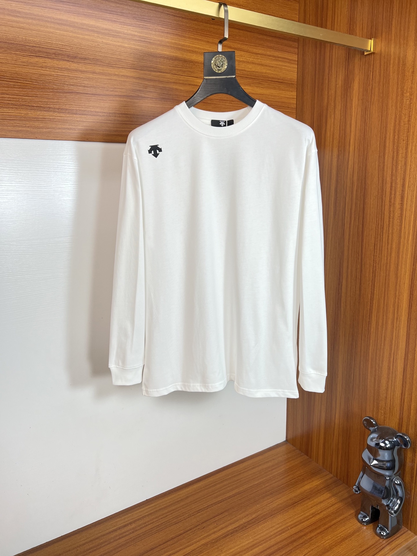 NO:628305,Descente 2025 autumn and winter new products, complete with three labels, round neck long-sleeved bottoming shirt, good product, no need to introduce too much, look at the details, counter size M-XXXL 175/140, recommended L,,alexander wang19860909迪桑特 2025年秋冬新品上新 三标齐全 圆领长袖打底衫 好货不用过多介绍 看细节 专柜码数M-XXXL 175/140建议L,,alexander wang,Men's clothing