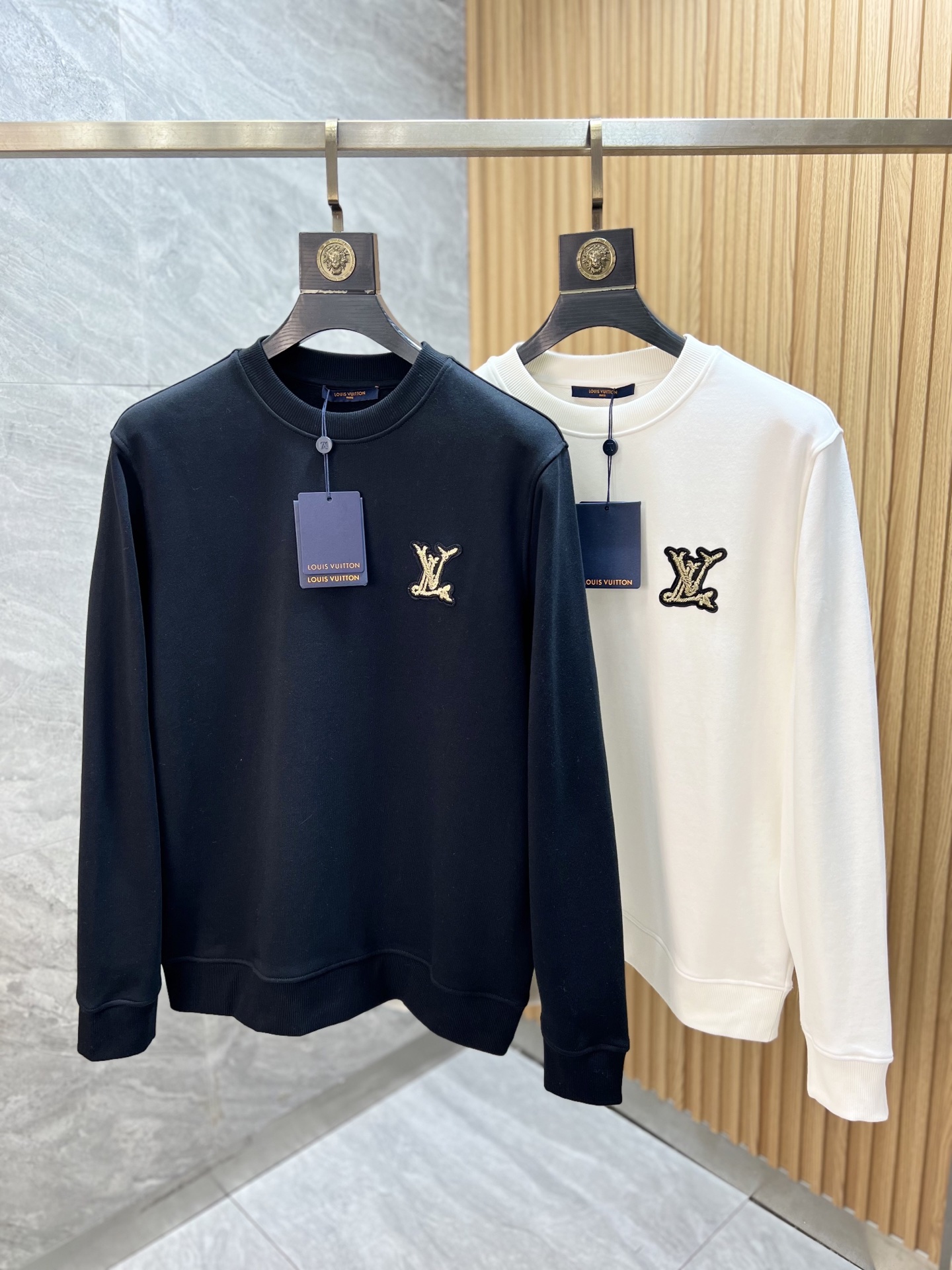 NO:573495,LV/Louis Vuitton 2025 autumn and winter new products, complete with three labels, pure cotton round-neck sweatshirt, good product, no need to introduce too much, look at the details, counter size S-XL 175/recommended M,, louis vuitton, louis vuitton, hoodie, sweatshirts, alexander wang19860909LV/路易威登 2025秋冬新品 三标齐全 纯棉圆领卫衣 好货不用过多介绍 看细节 专柜码数 S-XL 175/建议M,,louis vuitton,louis vuitton,hoodie,sweatshirts,alexander wang,Men's clothing