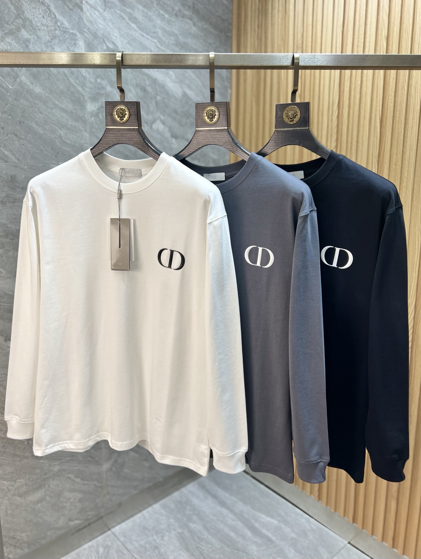 NO:597013,Dior/Dior 2025 autumn and winter new products, complete with three labels, round neck long-sleeved bottoming shirt, good product, no need to introduce too much, look at the details, counter size S-XL 175/140, recommended M,, dior, dior, alexander wang19860909Dior/迪奥 2025年秋冬新品上新 三标齐全 圆领长袖打底衫 好货不用过多介绍 看细节 专柜码数S-XL 175/140建议M,,dior,dior,alexander wang,Men's clothing