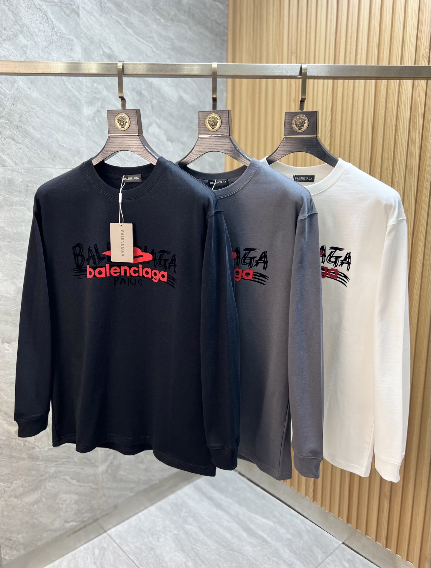 NO:596998,Balenciaga/Balenciaga 2025 autumn and winter new products, complete with three labels, round neck long-sleeved bottoming shirt, good product without too much introduction, look at the details, counter size S-XL 175/140, recommended M,, balenciaga, balenciaga, alexander wang19860909Balenciaga/巴黎世家 2025年秋冬新品上新 三标齐全 圆领长袖打底衫 好货不用过多介绍 看细节 专柜码数S-XL 175/140建议M,,balenciaga,balenciaga,alexander wang,Men's clothing