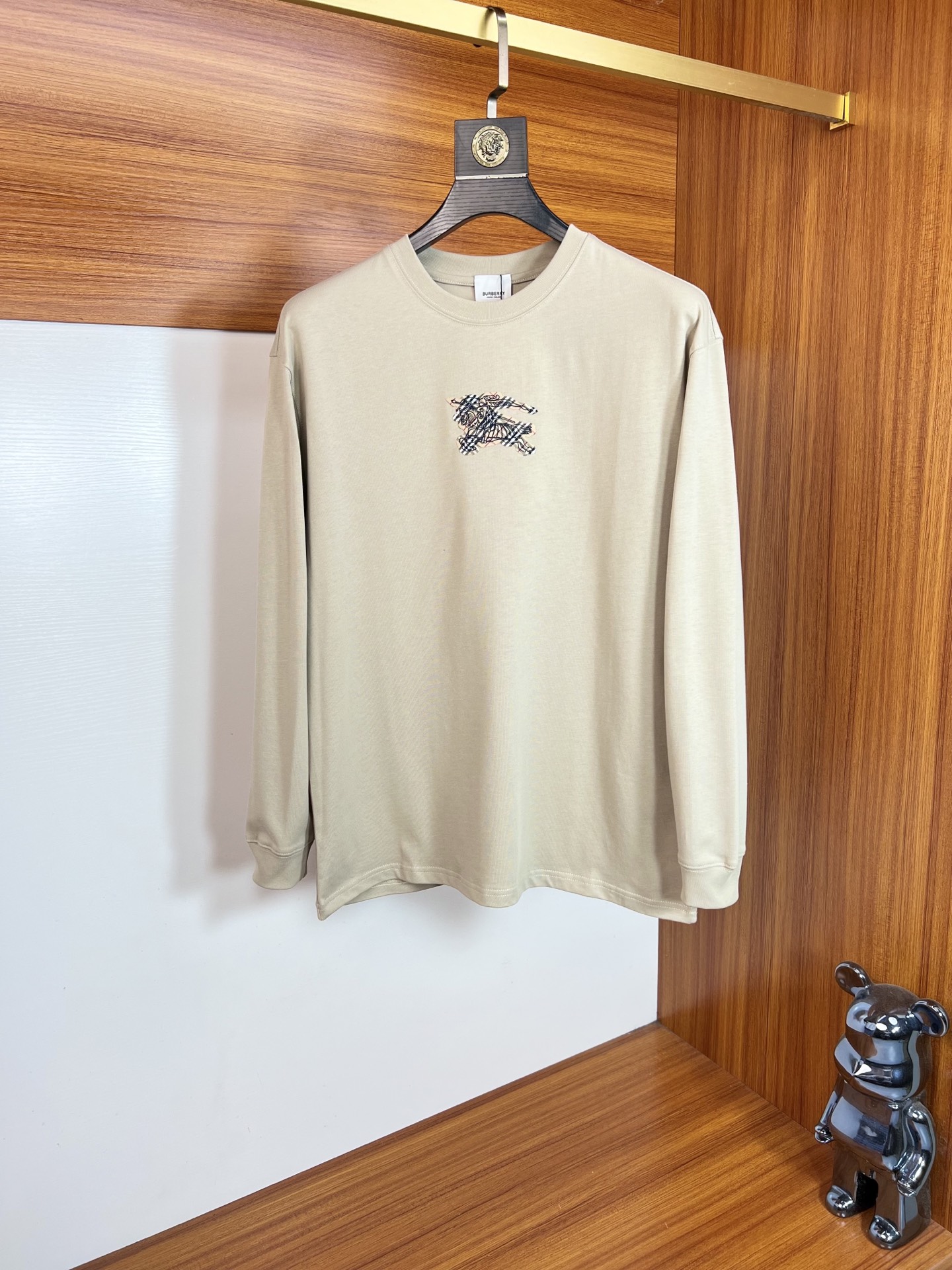 NO:598101,Burberry/Burberry 2025 new autumn and winter new products, complete with three labels, round neck long-sleeved bottoming shirt, good product, no need to introduce too much, look at the details, counter size M-XXXL /140 recommended L,, burberry, burberry, alexander wang19860909Burberry/巴宝莉 2025年秋冬新品上新 三标齐全 圆领长袖打底衫 好货不用过多介绍 看细节 专柜码数M-XXXL /140建议L,,burberry,burberry,alexander wang,Men's clothing