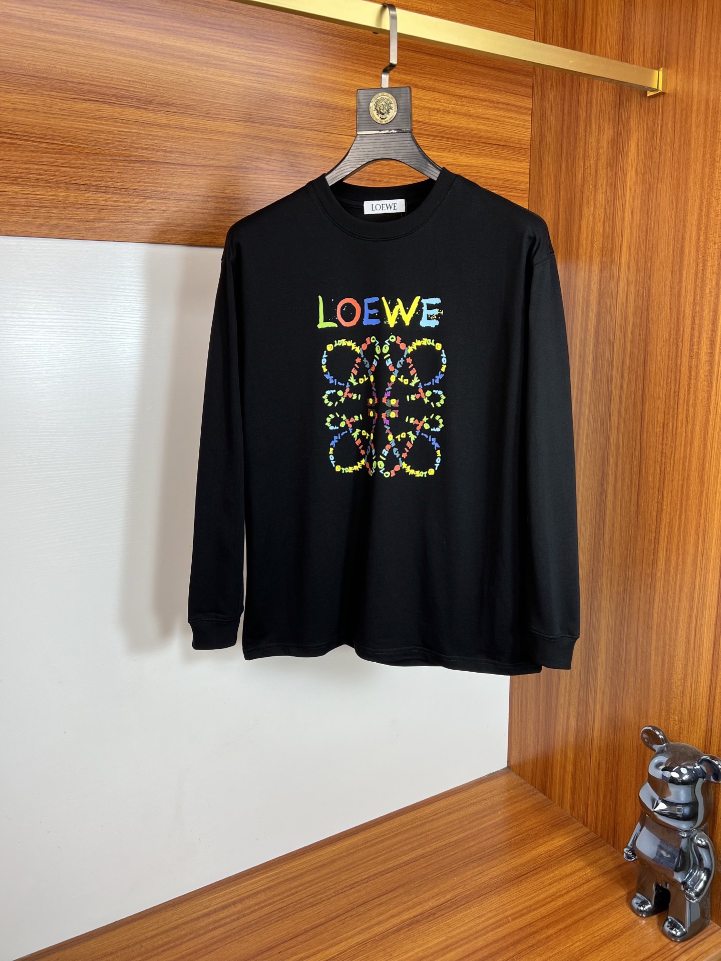 NO:598114,Loewe/Luo Yiwei 2025 autumn and winter new products, complete with three labels, round neck long-sleeved bottoming shirt, good product without too much introduction, look at the details, counter size M-XXXL /140, recommended L,, loewe, loewe, alexander wang19860909Loewe/罗意威 2025年秋冬新品上新 三标齐全 圆领长袖打底衫 好货不用过多介绍 看细节 专柜码数M-XXXL /140建议L,,loewe,loewe,alexander wang,Men's clothing