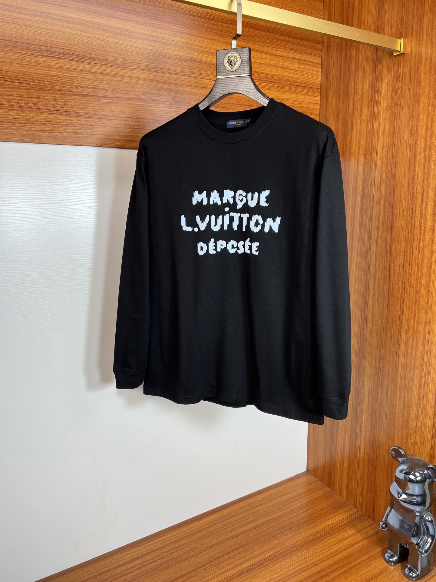 NO:598104,LV/Louis Vuitton 2025 autumn and winter new products, complete with three labels, round neck long-sleeved bottoming shirt, good product without too much introduction, look at the details, counter size M-XXXL /140 recommended L,, louis vuitton, louis vuitton, alexander wang19860909LV/路易威登 2025年秋冬新品上新 三标齐全 圆领长袖打底衫 好货不用过多介绍 看细节 专柜码数M-XXXL /140建议L,,louis vuitton,louis vuitton,alexander wang,Men's clothing