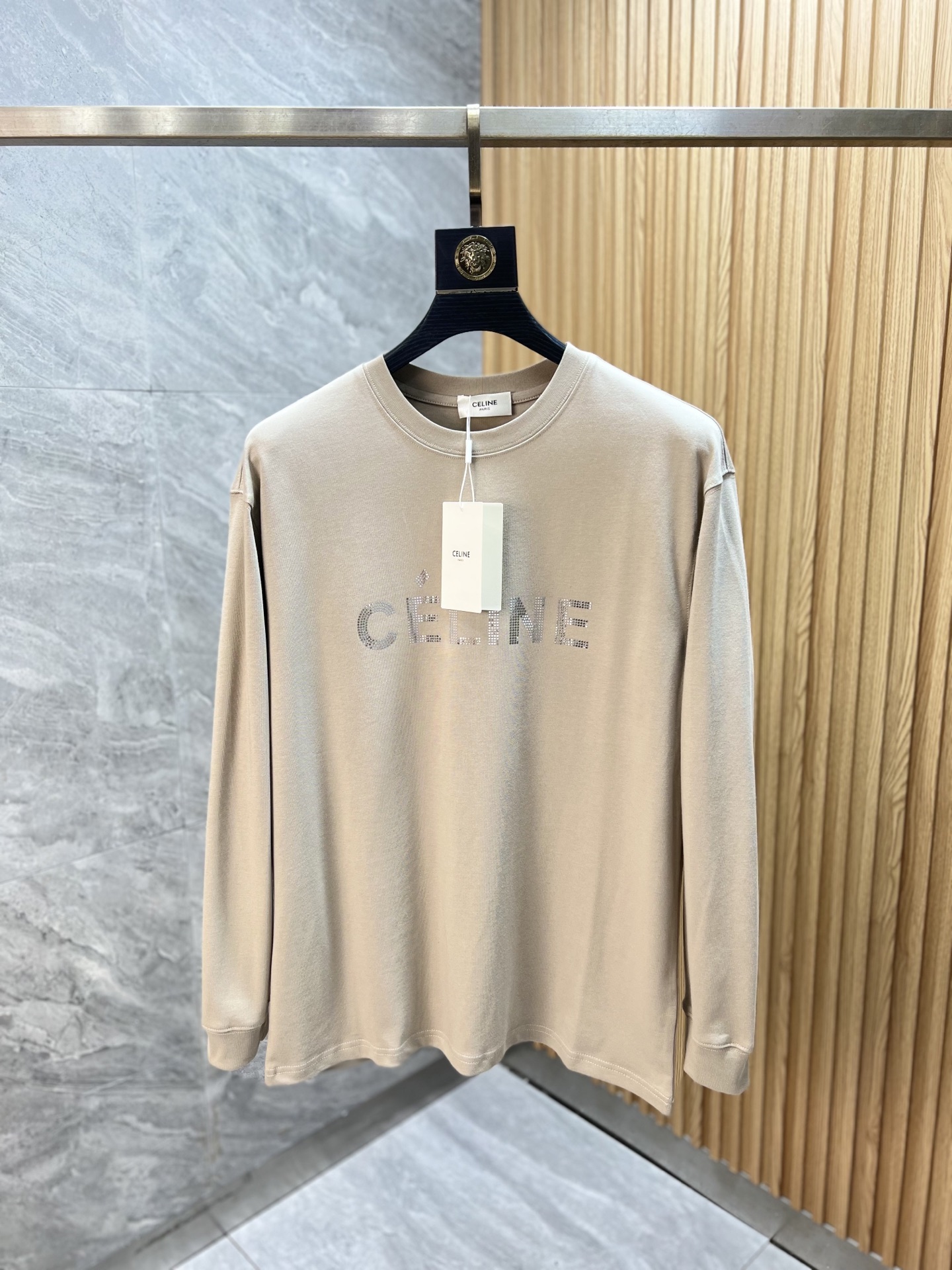 NO:609929,Celine/Celine 2025 new autumn and winter new products, complete with three labels, round neck long-sleeved bottoming shirt, good product, no need to introduce too much, look at the details, counter size S-XXL /140, recommended M,,celine,celine,alexander wang19860909Celine/赛琳 2025年秋冬新品上新 三标齐全 圆领长袖打底衫 好货不用过多介绍 看细节 专柜码数S-XXL /140建议M,,celine,celine,alexander wang,Men's clothing