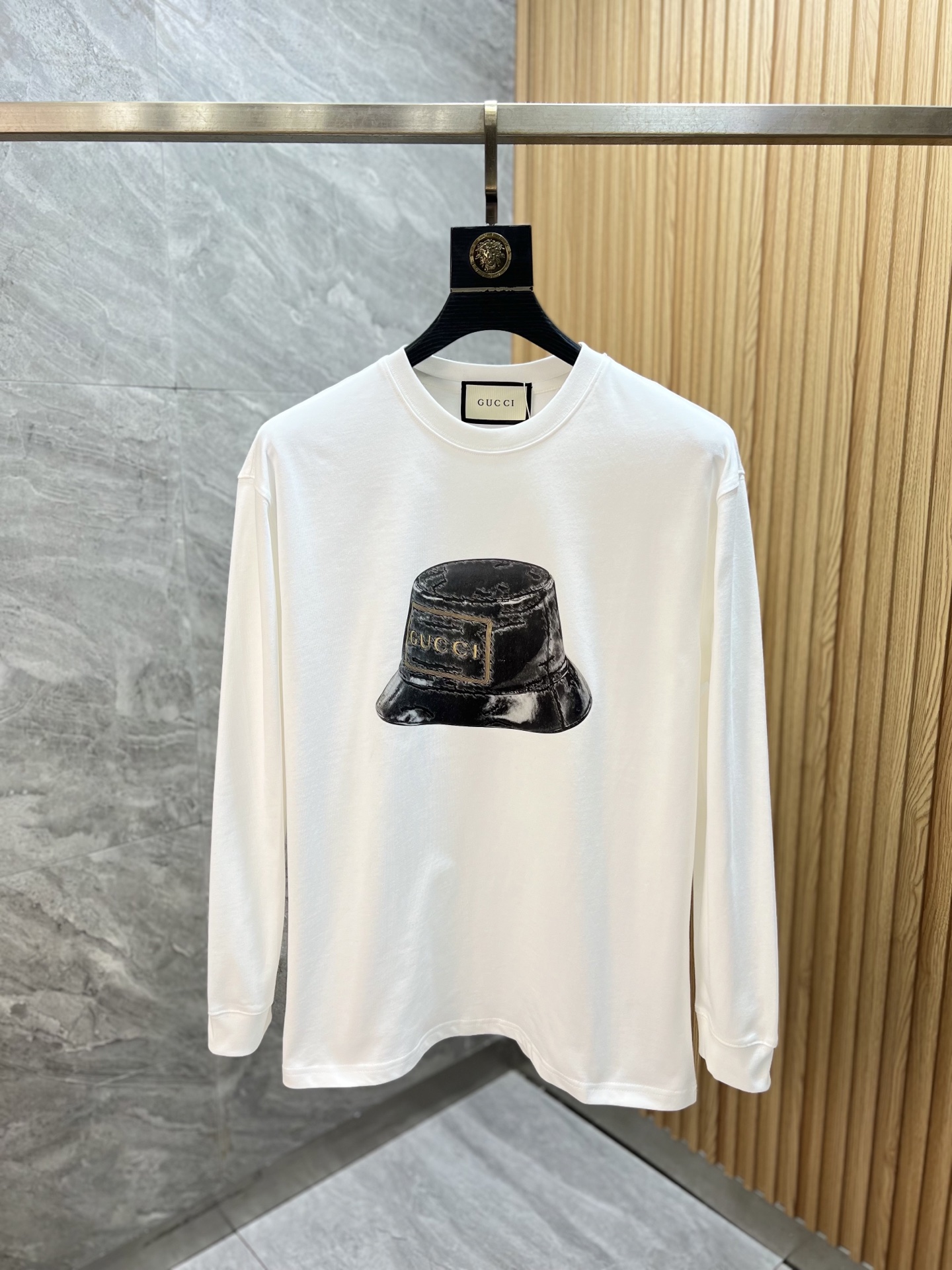 NO:623047,Gucci/Gucci 2025 autumn and winter new products, complete with three labels, round neck long-sleeved bottoming shirt, good product without too much introduction, look at the details, counter size M-XXXL 175/140, recommended L,, gucci, alexander wang19860909Gucci/古奇 2025年秋冬新品上新 三标齐全 圆领长袖打底衫 好货不用过多介绍 看细节 专柜码数M-XXXL 175/140建议L,,gucci,alexander wang,Men's clothing