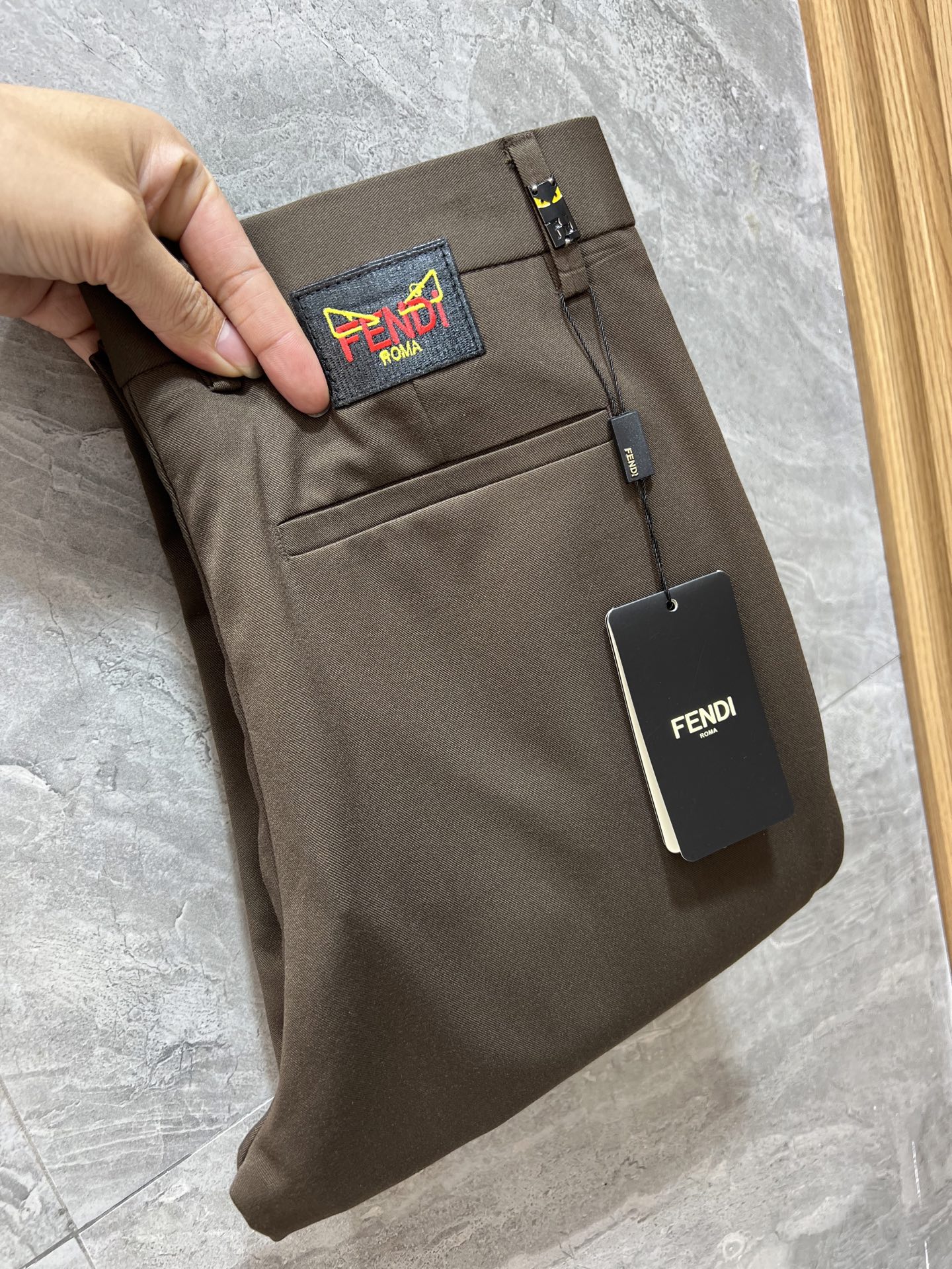NO:624923,Fendi/Fendi 2025 autumn and winter new products, complete with three labels, trousers and casual pants. Good products need no introduction. Look at the details. Counter size 29-38/140 upper body size 32,,fendi,fendi,alexander wang19860909Fendi/芬迪 2025秋冬新品 三标齐全 西裤 休闲裤 好货不用过多介绍 看细节 专柜码数29-38 /140上身32码,,fendi,fendi,alexander wang,Men's clothing