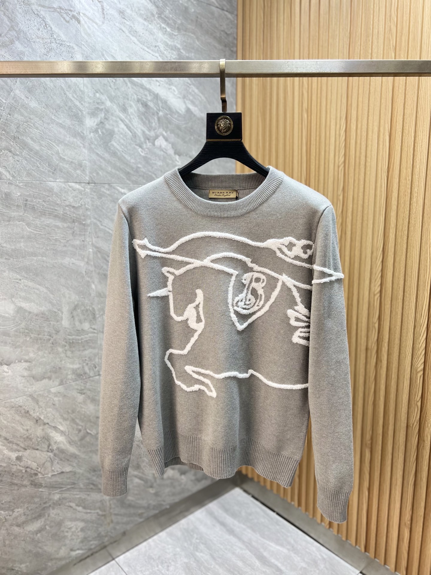 NO:597005,Burberry/Burberry 2025 new autumn and winter new products, complete with three labels, round neck sweater, good product, no need to introduce too much, look at the details, counter size M-XXXL /140 recommended L,, burberry, burberry, sweaters, alexander wang19860909Burberry/巴宝莉 2025年秋冬新品上新 三标齐全 圆领毛衣 好货不用过多介绍 看细节 专柜码数M-XXXL /140建议L,,burberry,burberry,sweaters,alexander wang,Men's clothing