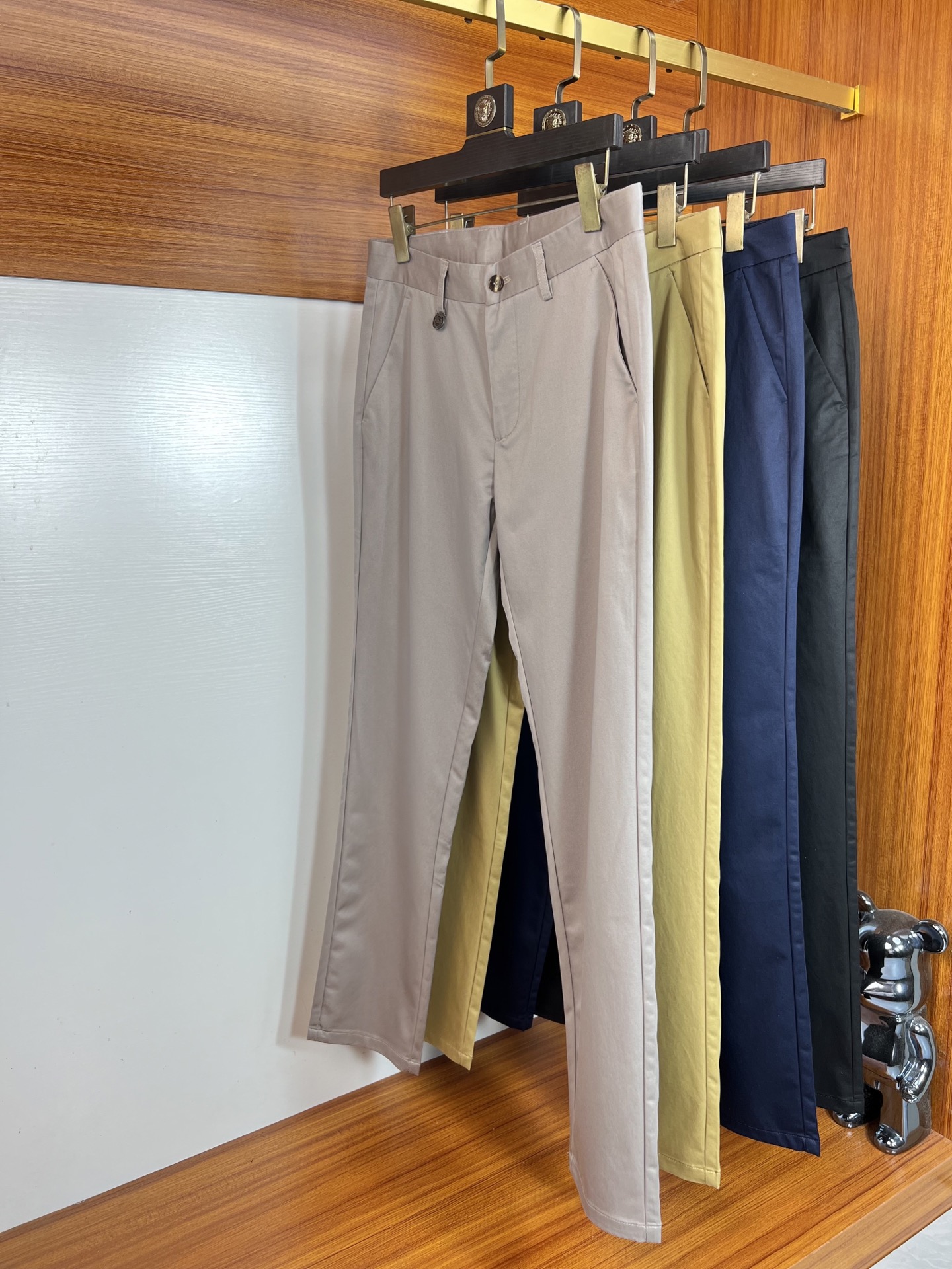 NO:628194,Burberry/Burberry 2025 autumn and winter new products, complete with three labels, trousers, casual pants, good products, no need to introduce too much, look at the details, counter size 29-38/140, upper body size 32,, burberry, burberry, alexander wang19860909Burberry/巴宝莉 2025秋冬新品 三标齐全 西裤 休闲裤 好货不用过多介绍 看细节 专柜码数29-38 /140上身32码,,burberry,burberry,alexander wang,Men's clothing