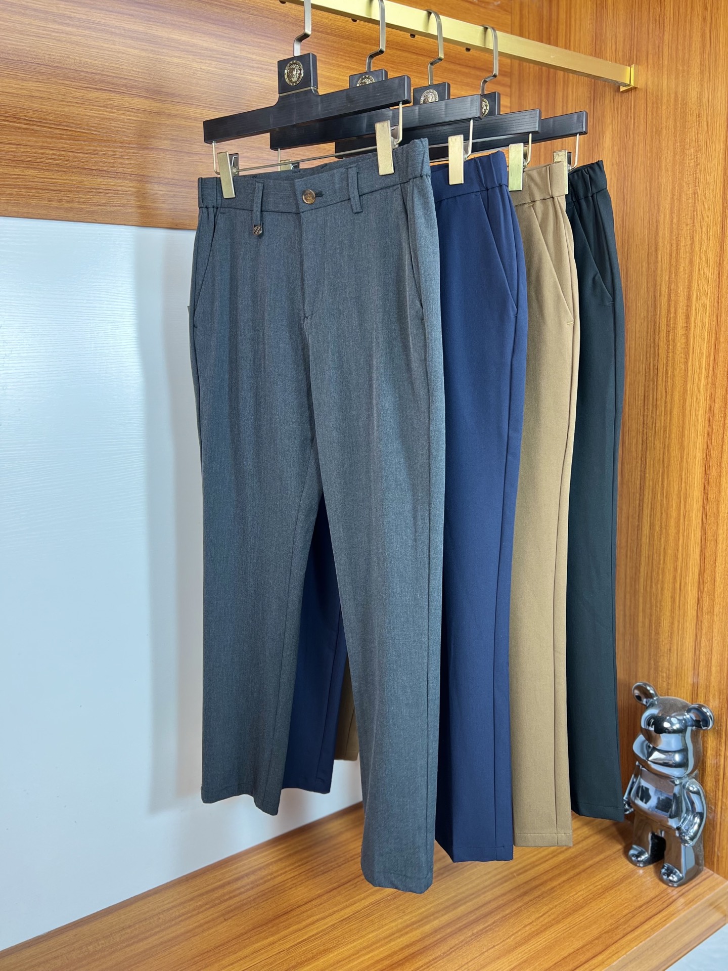 NO:628254,zZEGNA/Zegna 2025 autumn and winter new products, complete with three labels, trousers, casual pants, good products, no need to introduce too much, look at the details, counter size 29-38/140 upper body size 32,,zegna,alexander wang19860909zZEGNA/杰尼亚 2025秋冬新品 三标齐全 西裤 休闲裤 好货不用过多介绍 看细节 专柜码数29-38 /140上身32码,,zegna,alexander wang,Men's clothing