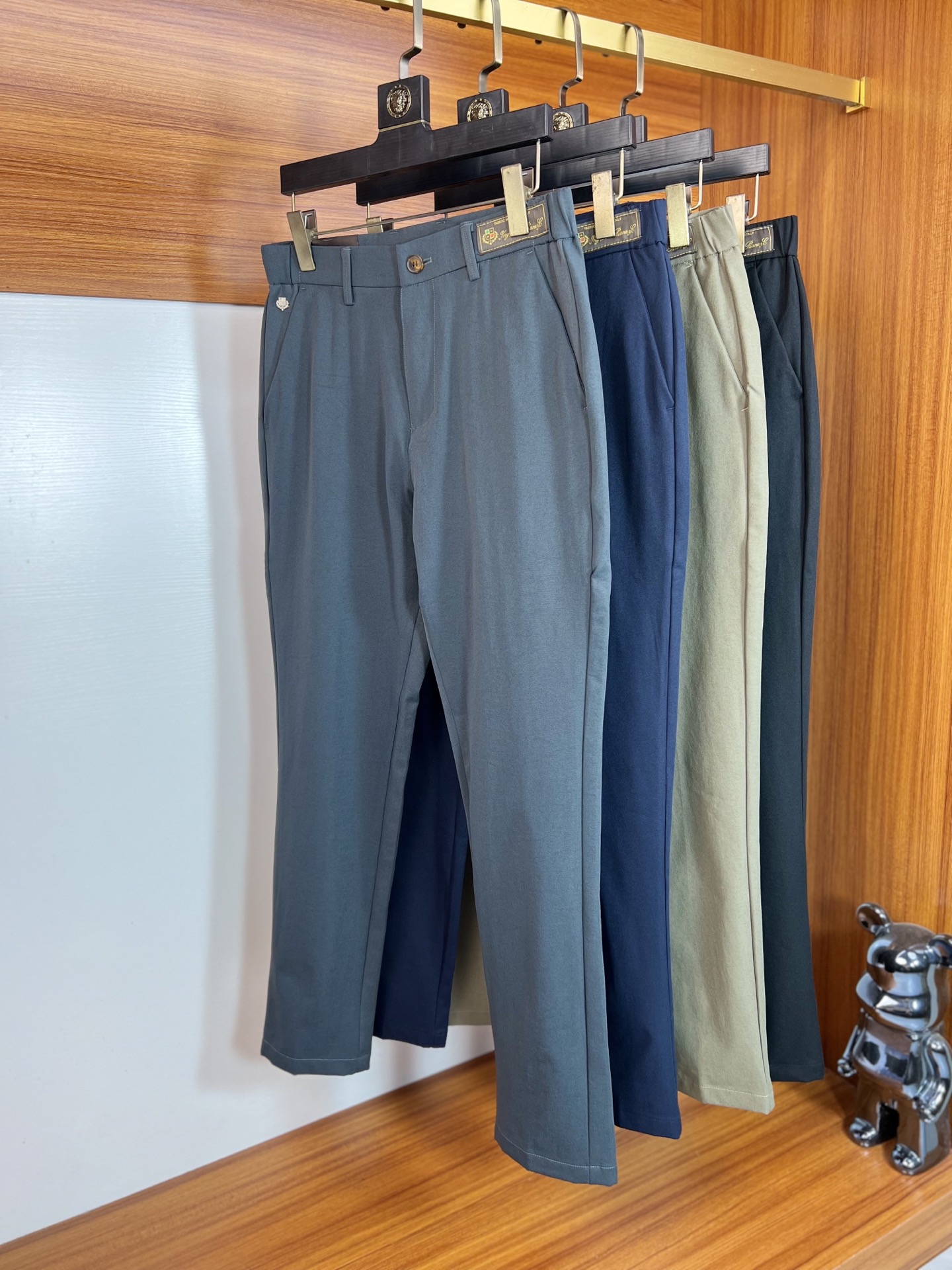 NO:628289,LP new autumn and winter products, complete with three labels, trousers, casual pants, good products, no need to introduce too much, look at the details, counter size 29-38/140, upper body size 32, loro piana, alexander wang19860909LP 秋冬新品 三标齐全 西裤 休闲裤 好货不用过多介绍 看细节 专柜码数29-38 /140上身32码,,loro piana,alexander wang,Men's clothing